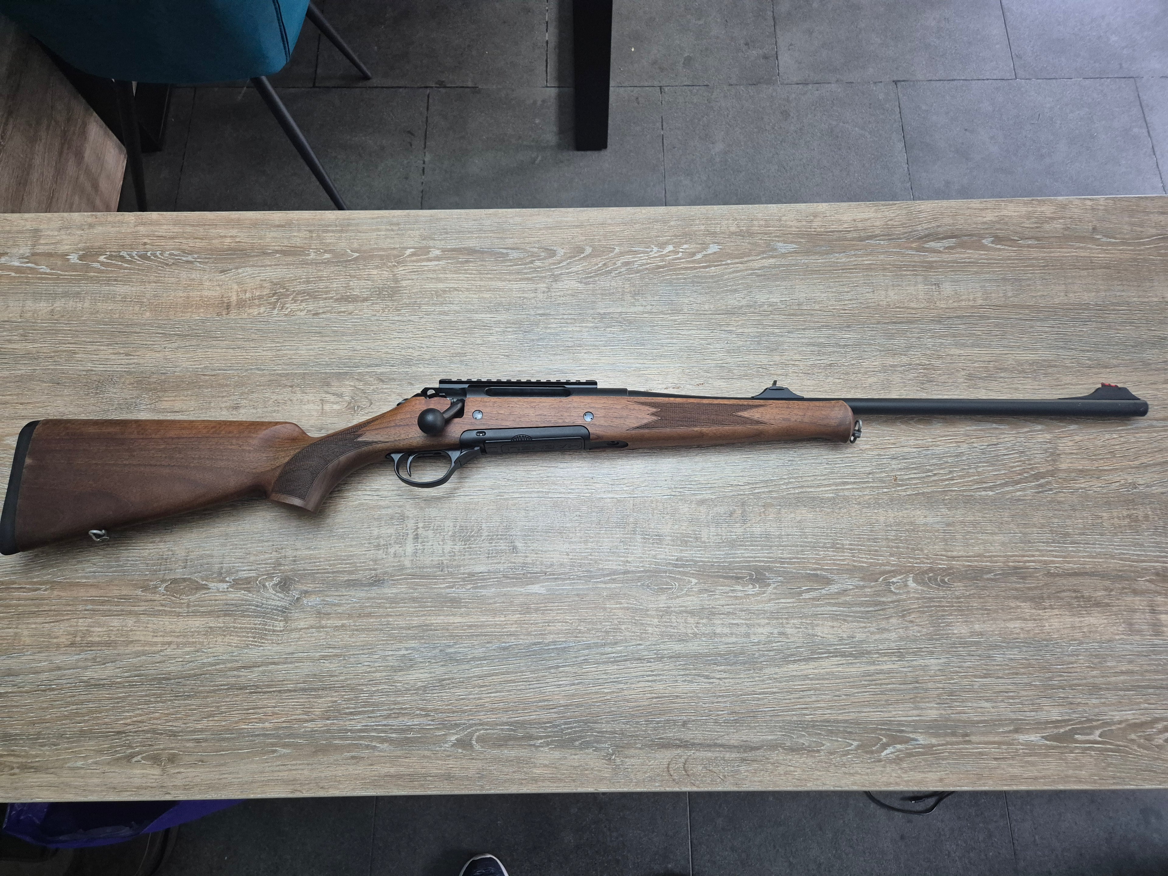 Carabina Haenel Jaeger 10, cal 7x64, 56cm, pat lemn, sina weaver inclusa