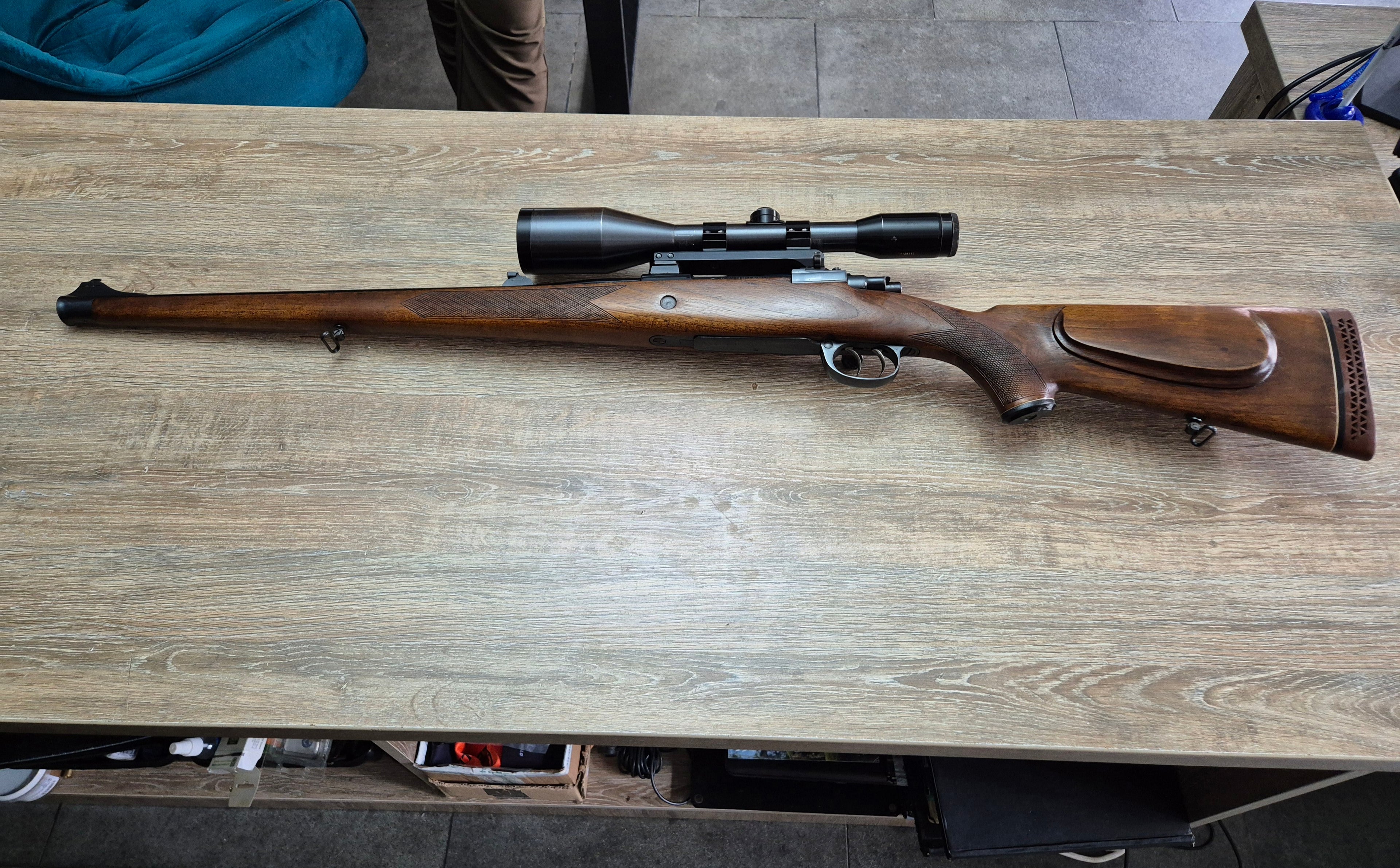 Carabina Zastava, cal 300 win mag, 51cm, pat lemn Stutzen, luneta