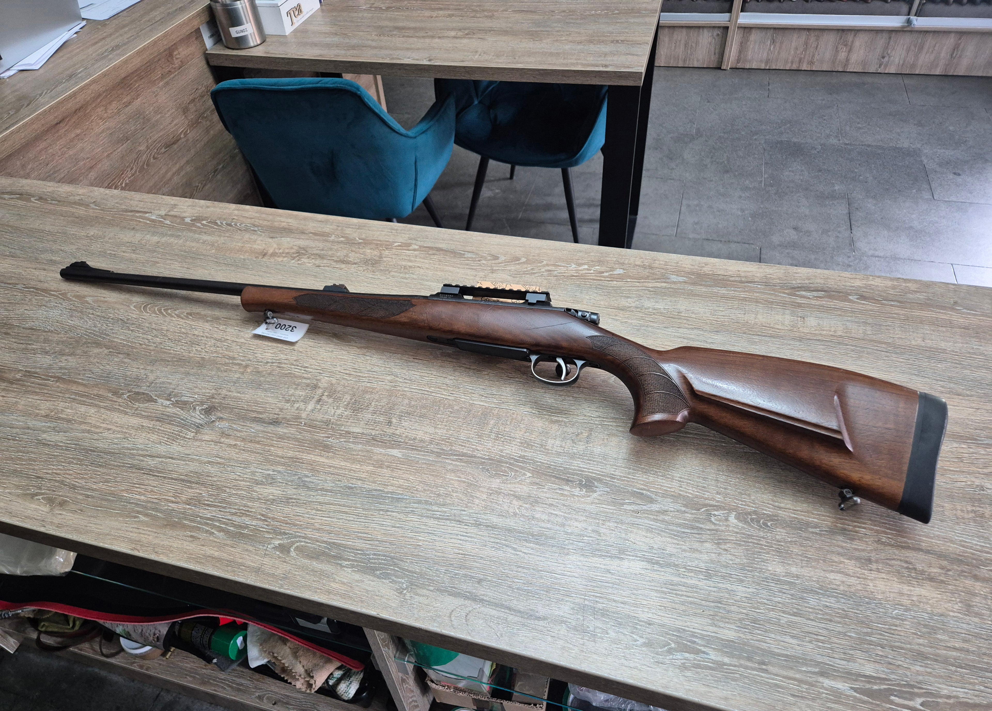 Carabina CZ 550, cal 30-06, teava 60cm, cătări, pat lemn