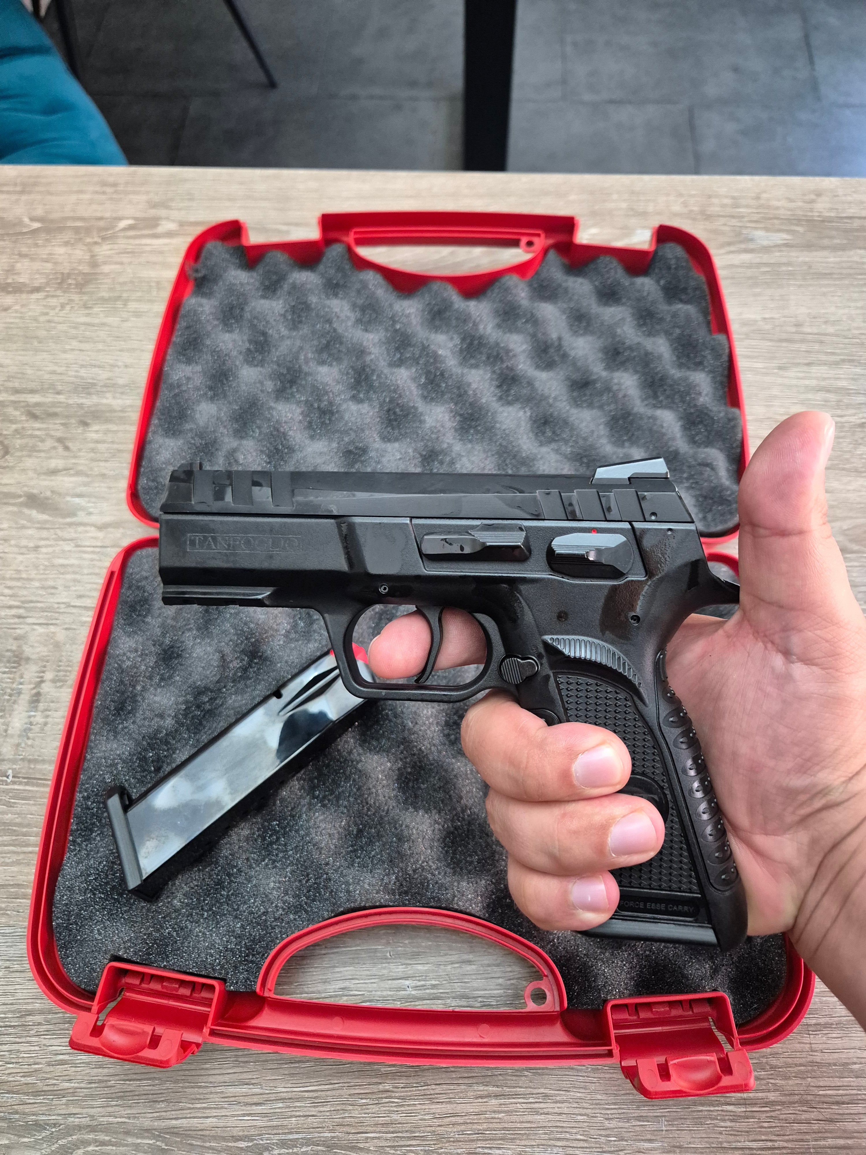 Pistol cu glont Tanfoglio Force Esse Carry, cal 9x19