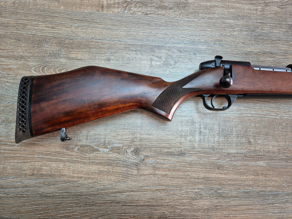 Carabina Weatherby Mark V, cal 7mm rem mag, teava 61cm, lemn
