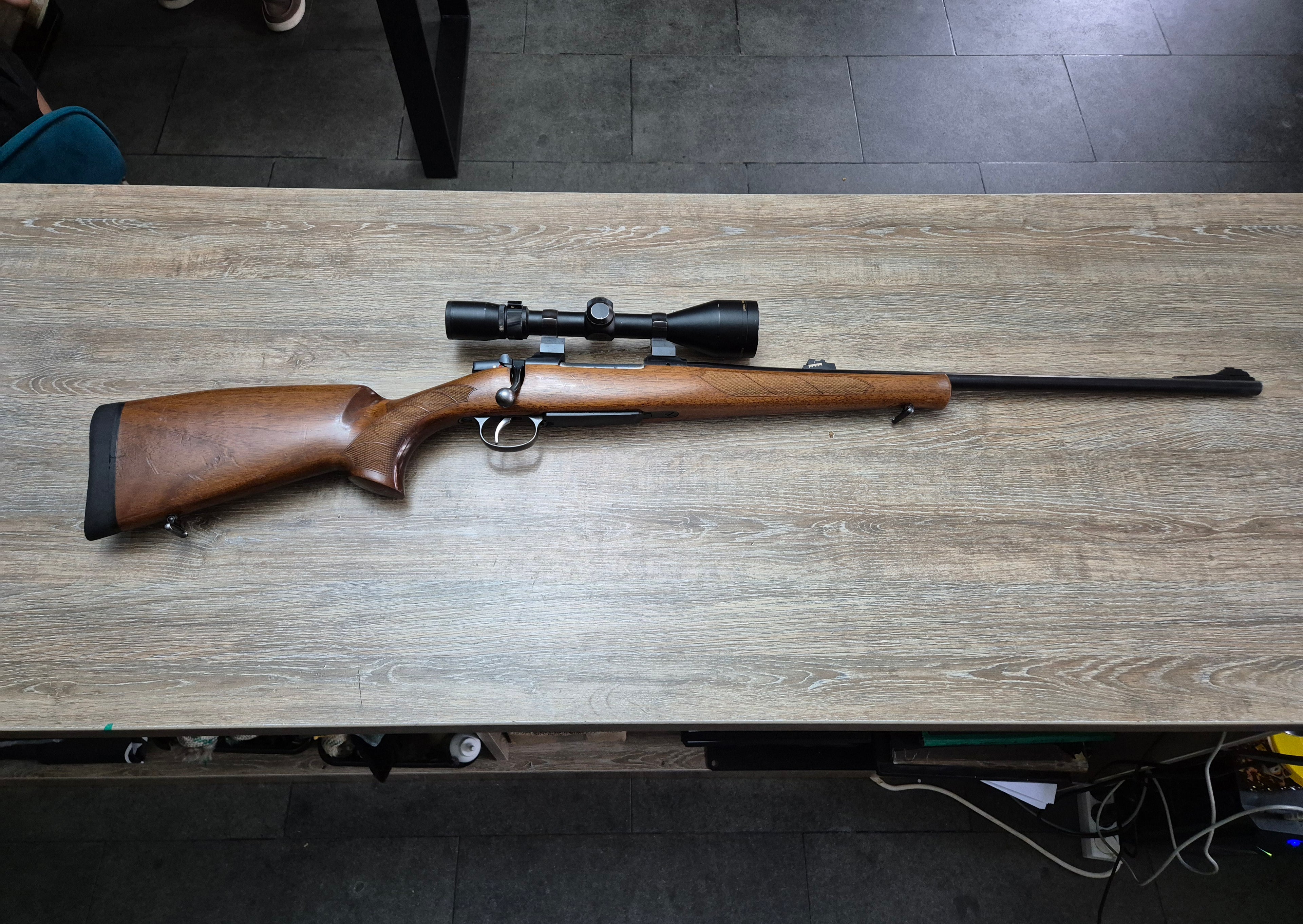 Carabina CZ 550, cal 30-06, 61cm, pat lemn, luneta Nikon