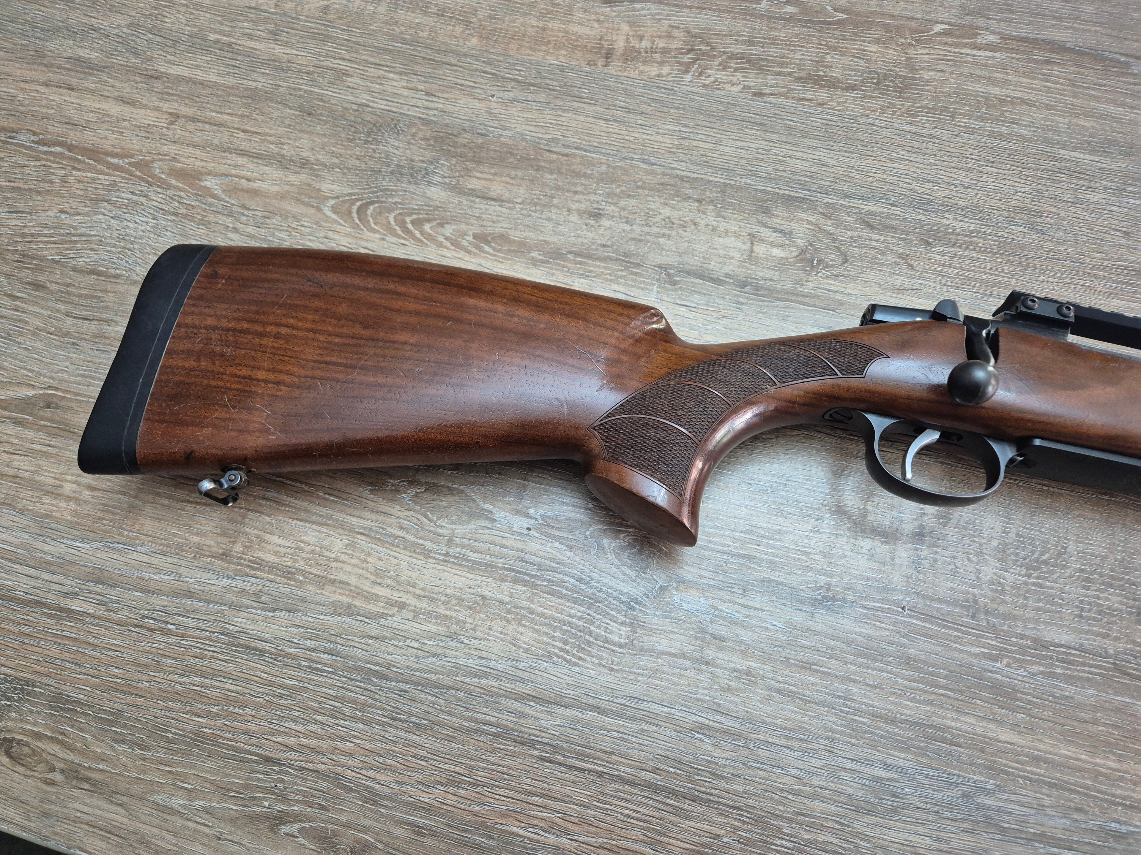 Carabina CZ 550, cal 30-06, teava 60cm, cătări, pat lemn