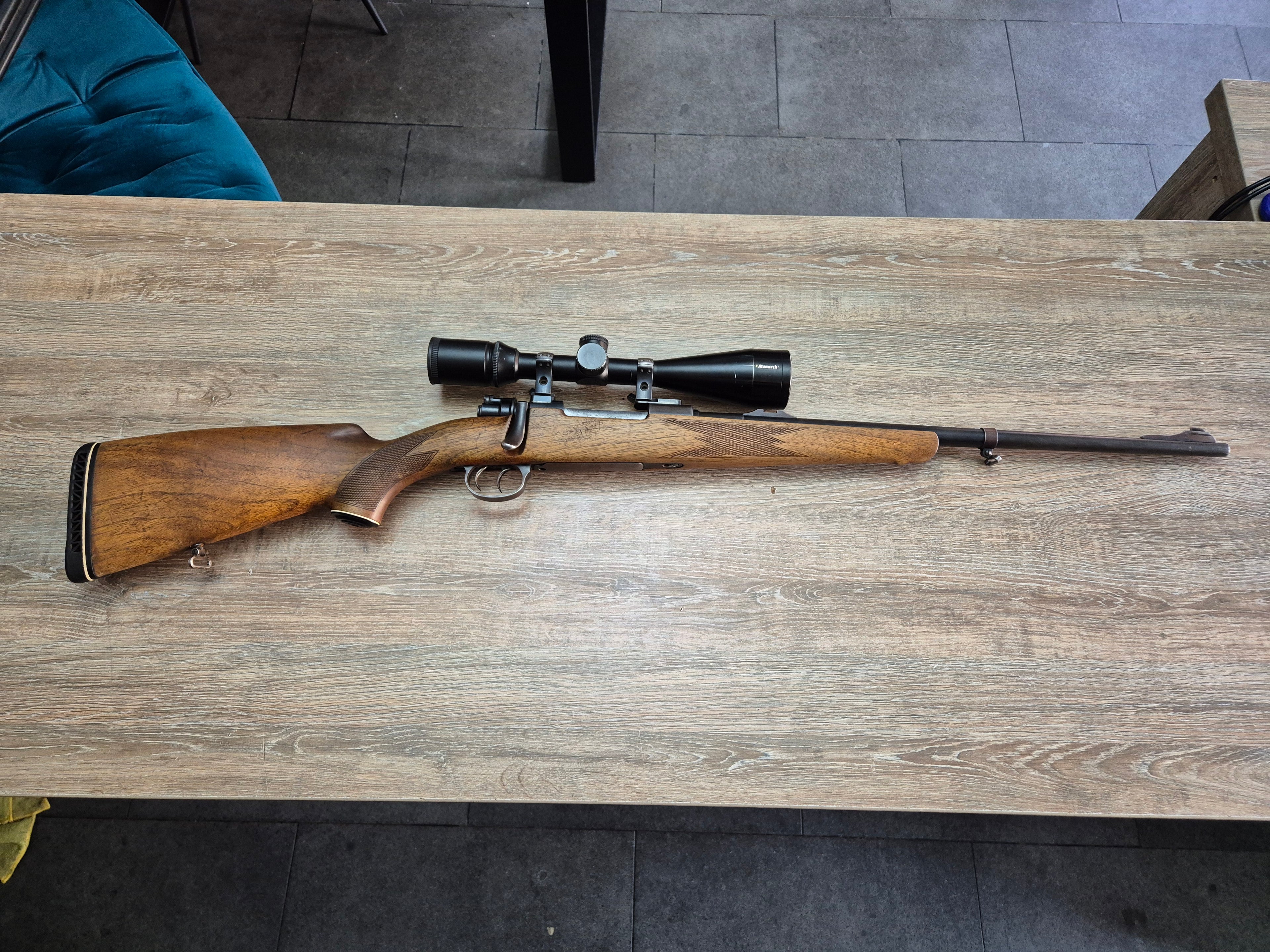 Carabina Mauser 98, cal 8x57JS, teava 52cm, cătări, luneta