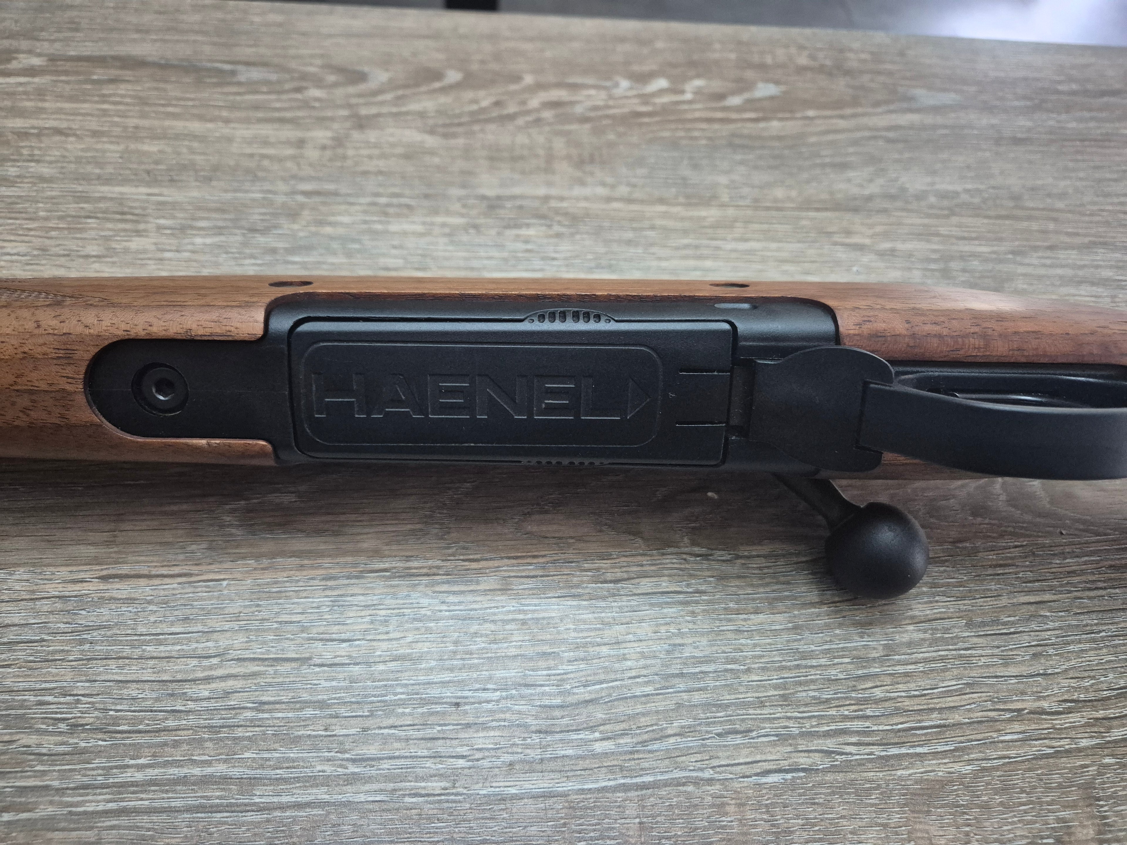 Carabina Haenel Jaeger 10, cal 7x64, 56cm, pat lemn, sina weaver inclusa