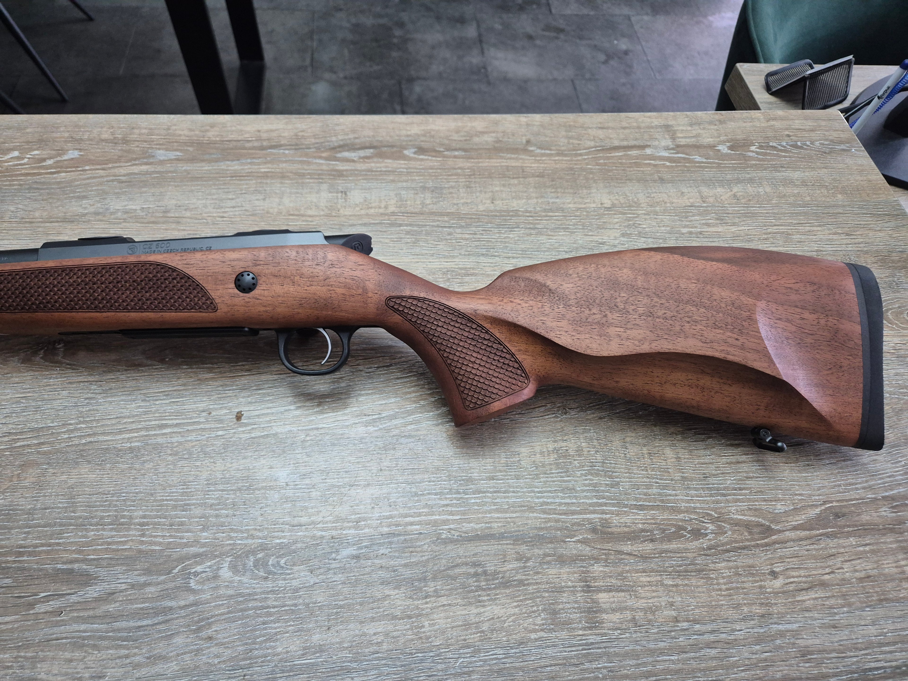 Carabina CZ 600 Lux, cal 308 win, 51cm, pat lemn, cătări