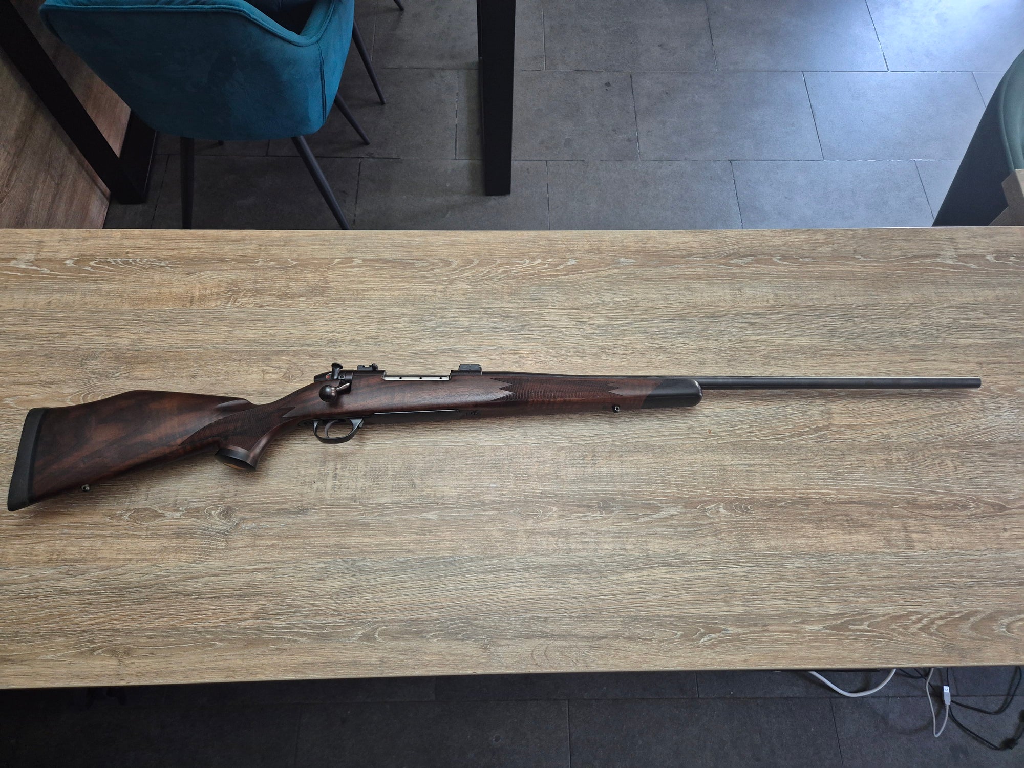 Carabina Weatherby Mark V, cal 300 Weatherby Mag, 66cm