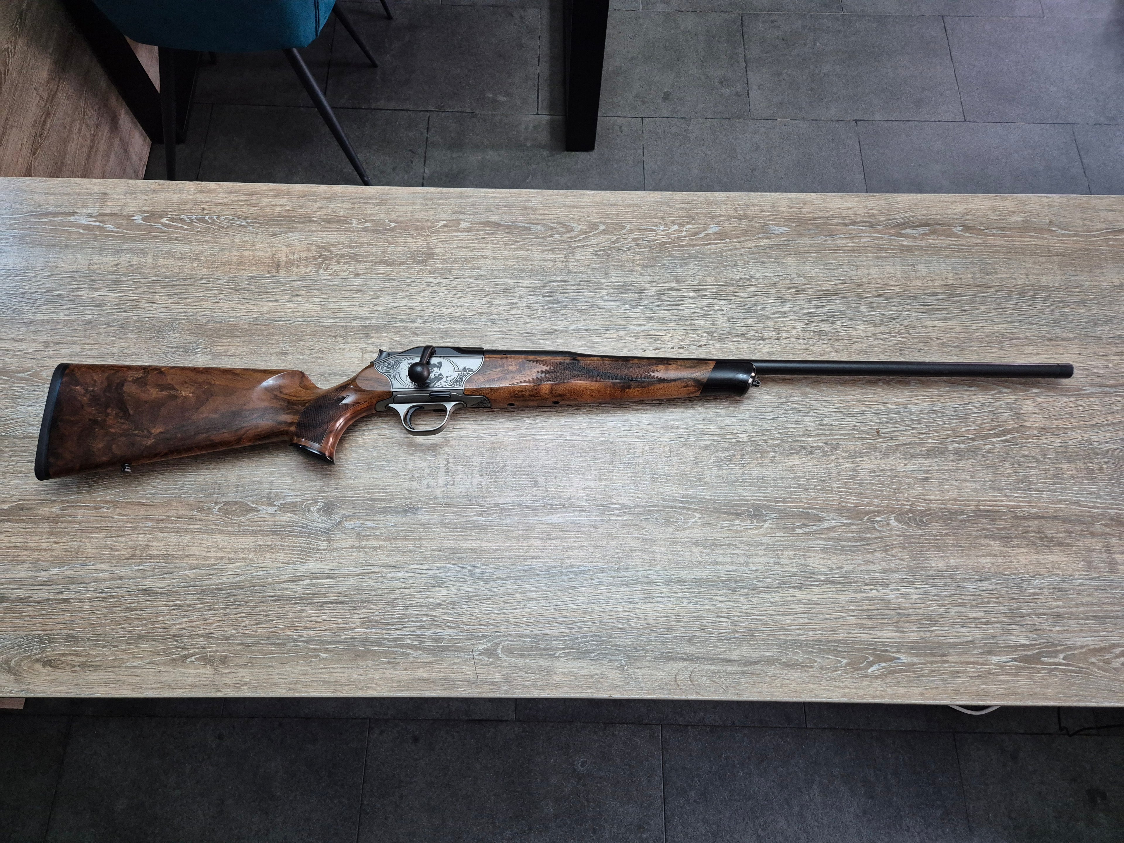 Carabina Blaser R8 Luxus, cal 300 win mag, teava 65 cm, filet