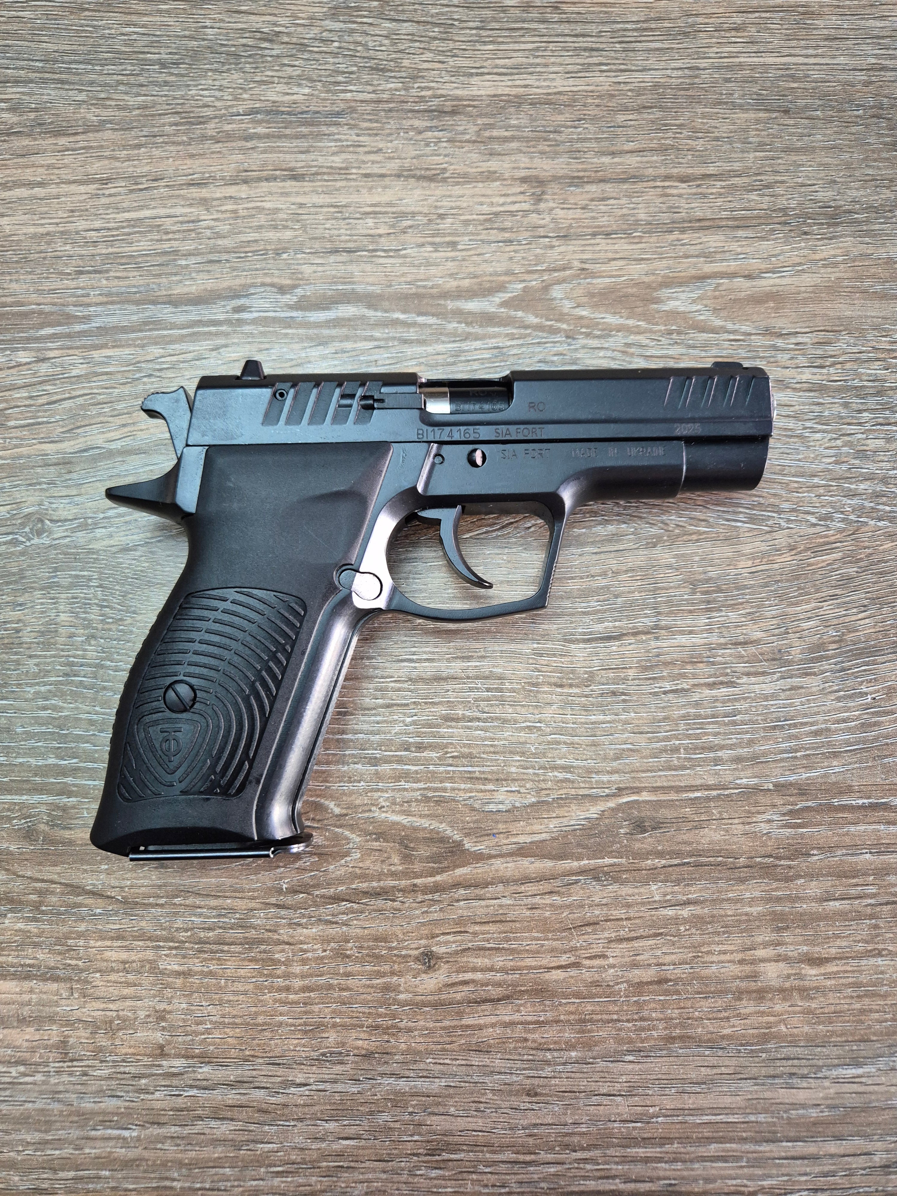 Pistol cu bile cauciuc Fort 12R, cal 45 Rubber