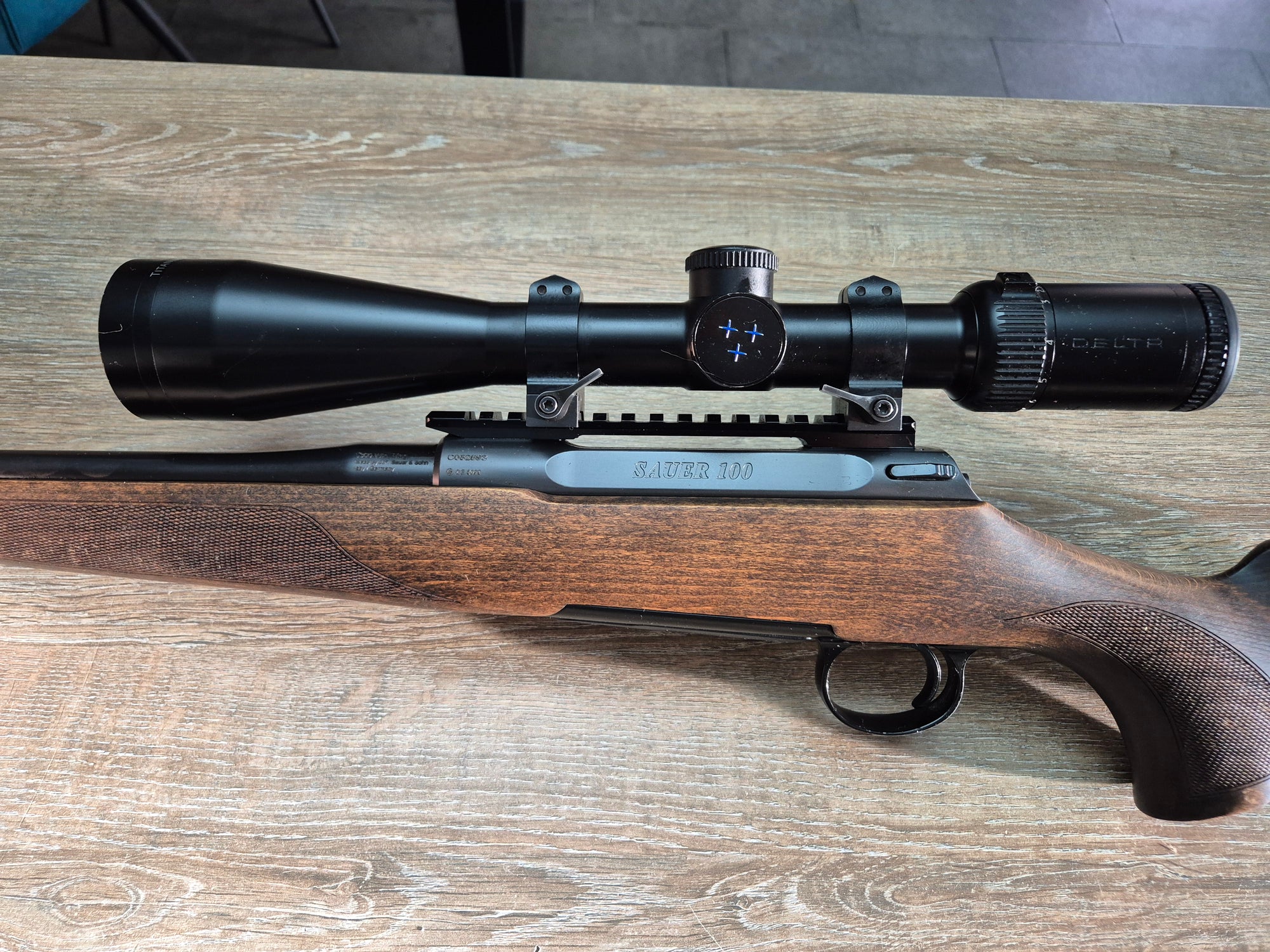 Carabina Sauer 100, cal 300 win mag, pat lemn + Luneta Delta 2.5-10x50