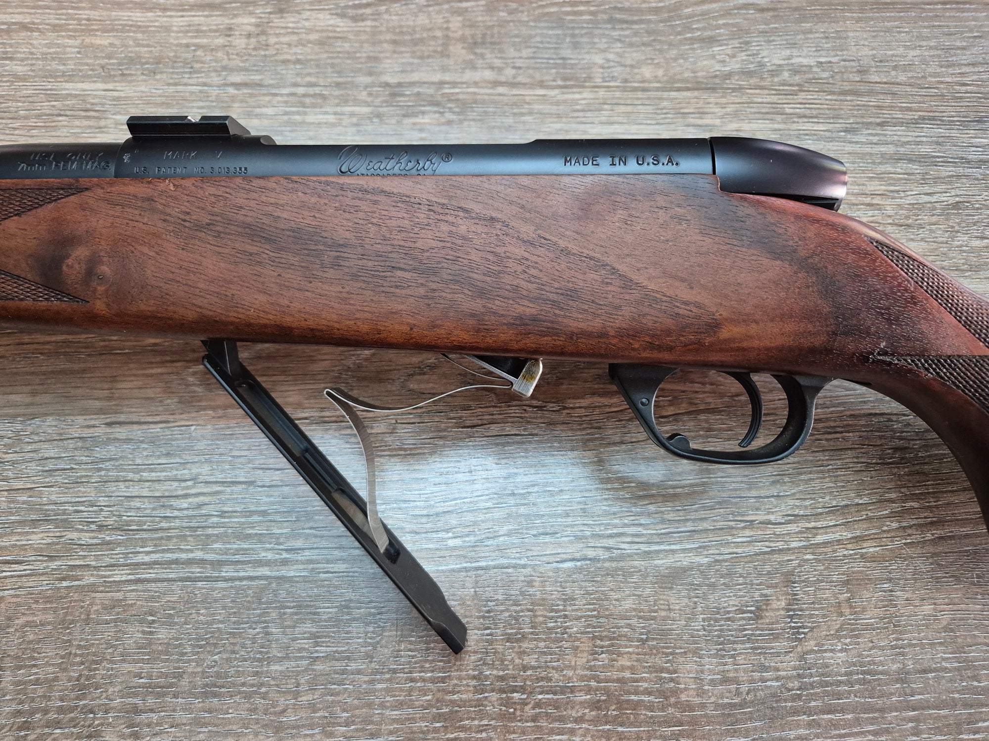 Carabina Weatherby Mark V, cal 7mm rem mag, teava 61cm, lemn