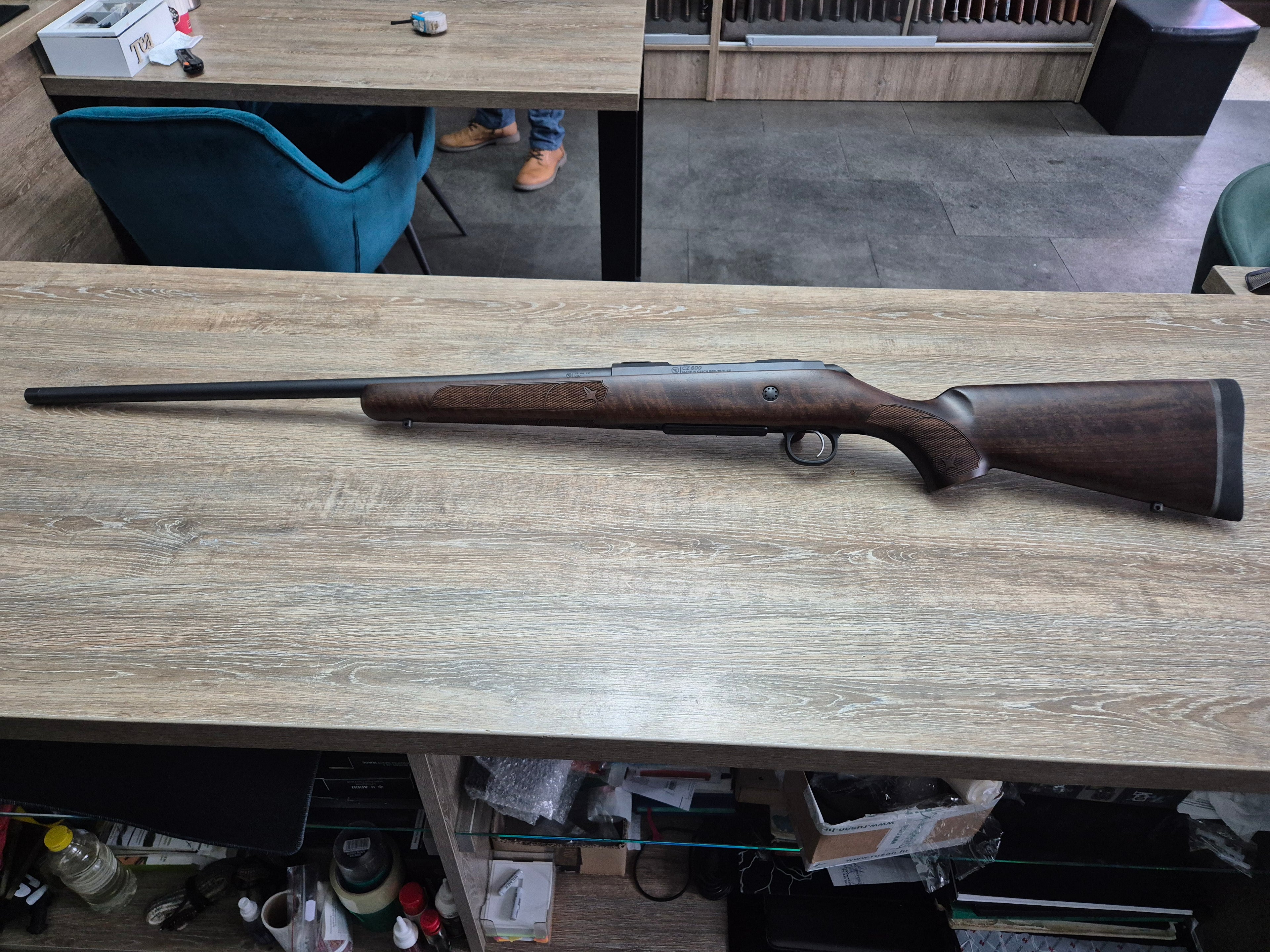 Carabina CZ 600 American, cal 270 win, 61cm, pat lemn