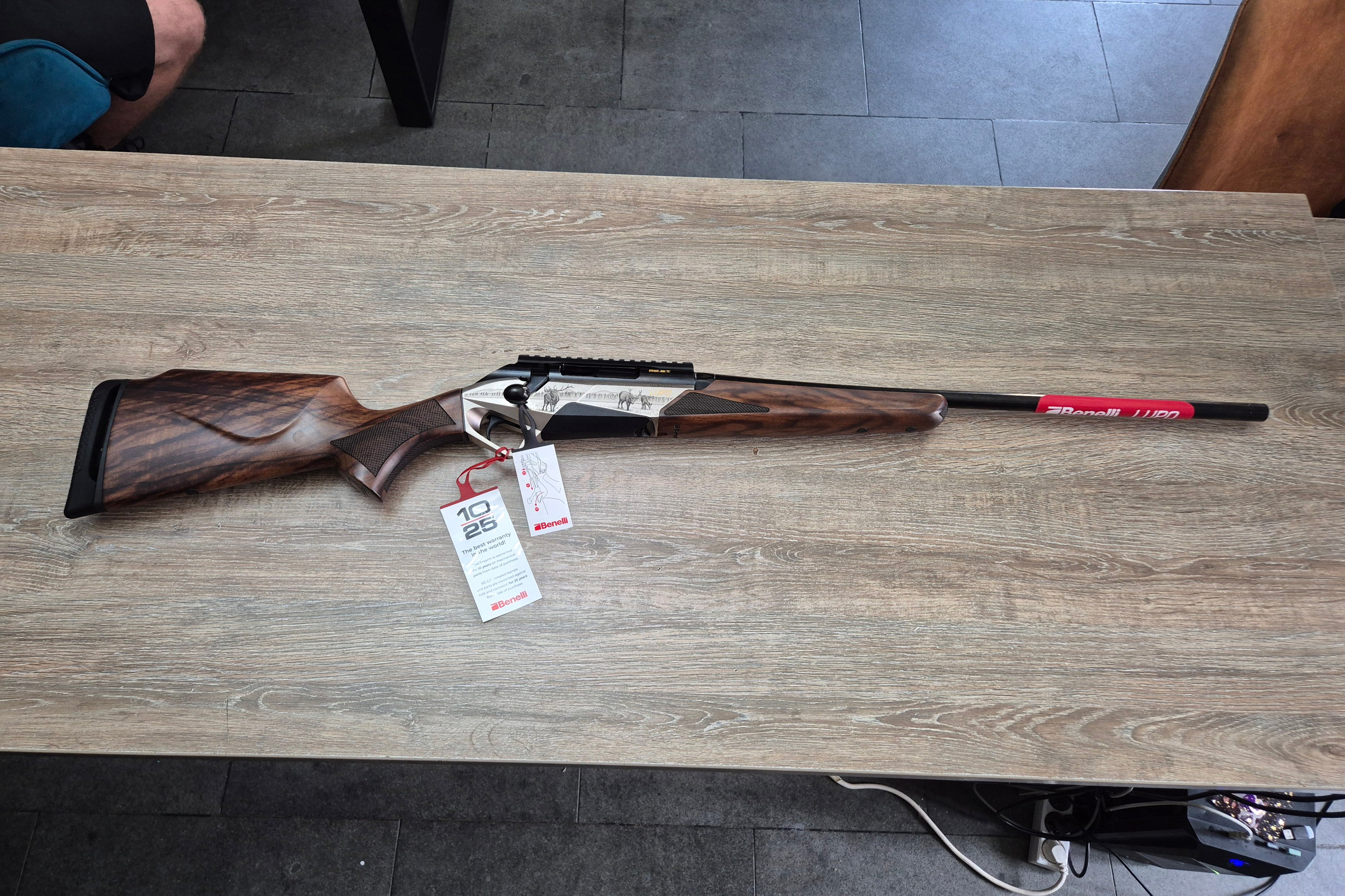 Carabina Benelli Lupo Deluxe cal 308 win, 56cm, pat lemn, gravuri