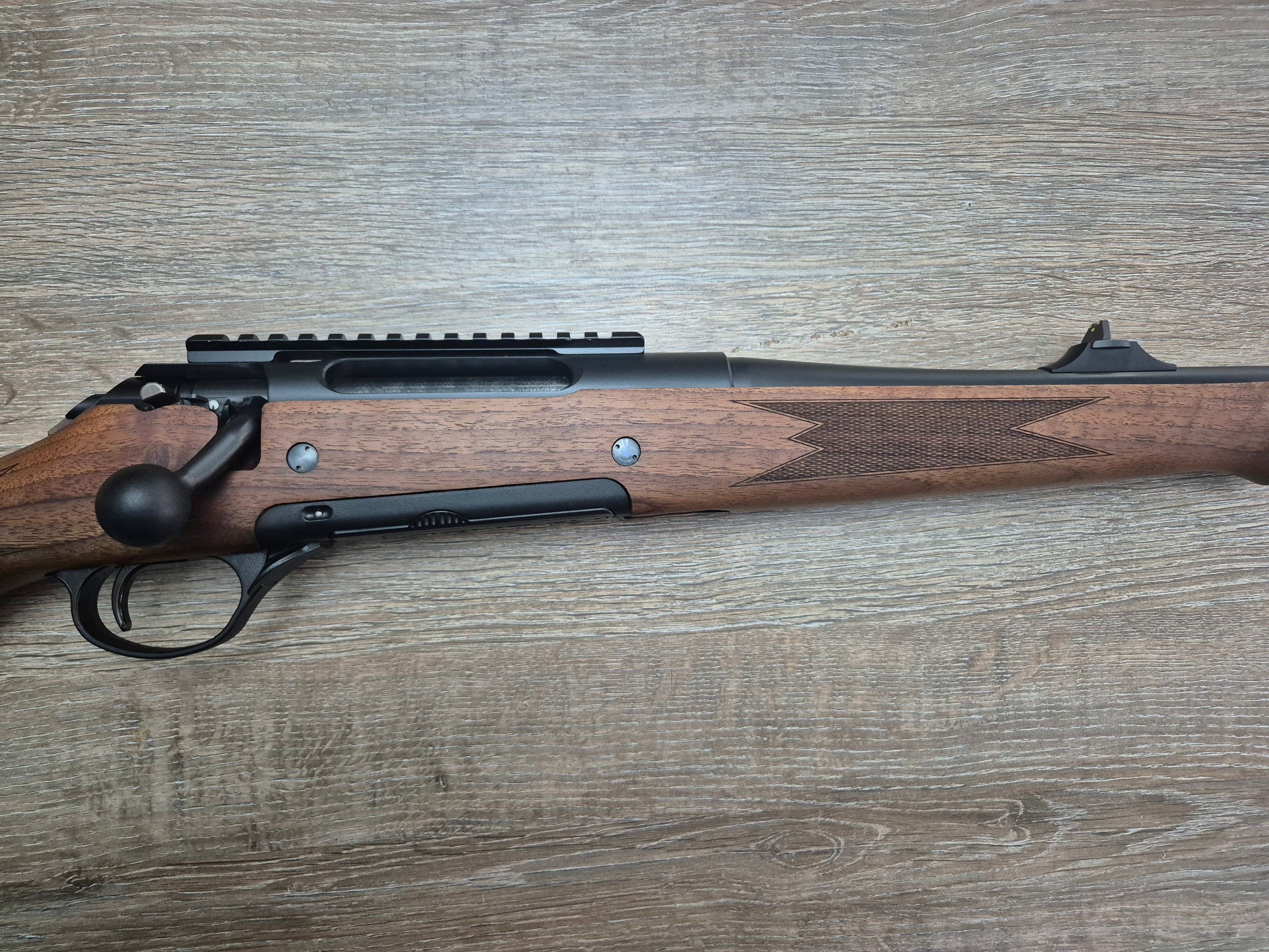 Carabina Haenel Jaeger 10, cal 7x64, 56cm, pat lemn, sina weaver inclusa