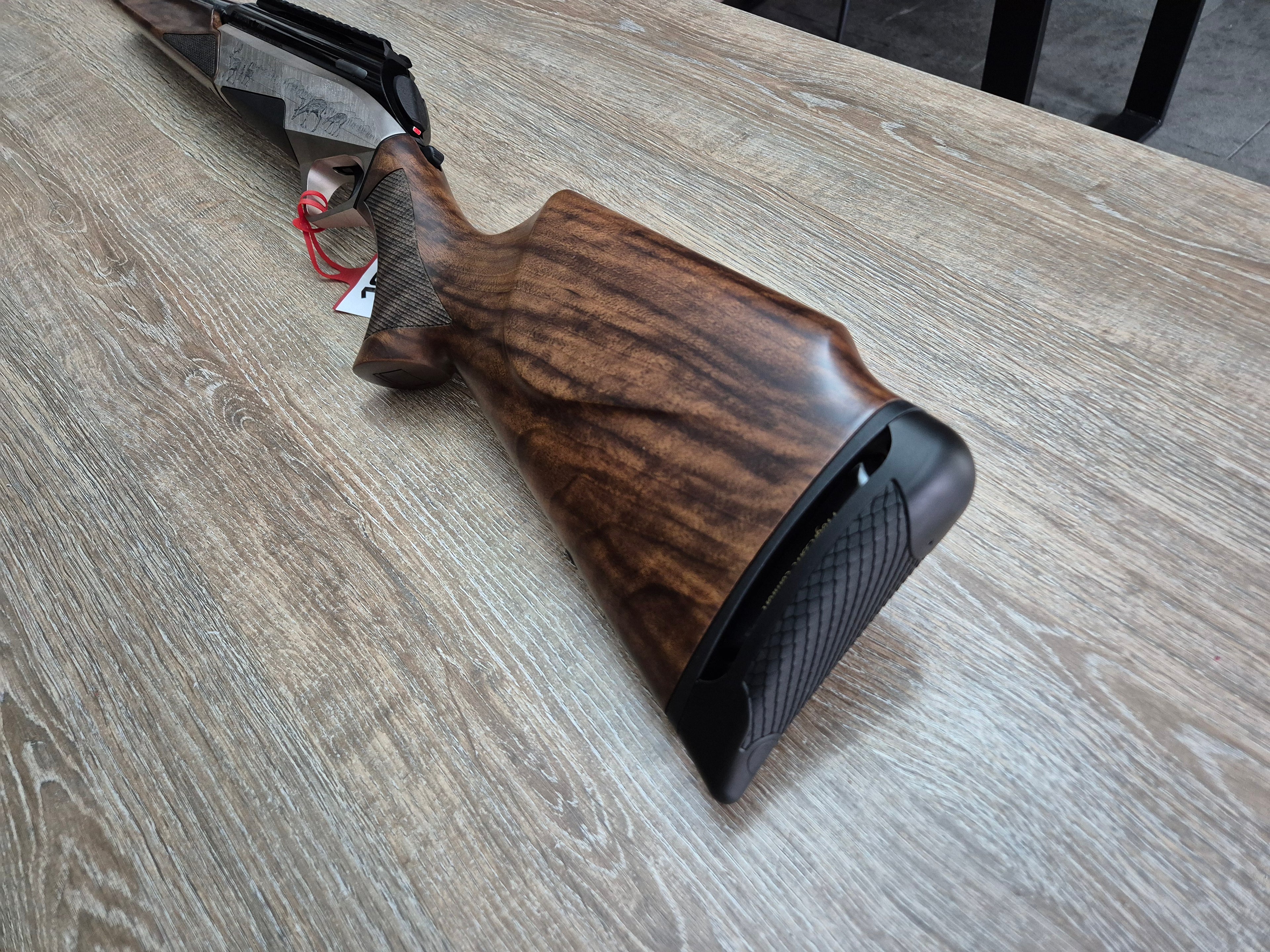 Carabina Benelli Lupo Deluxe cal 300 win mag, 61cm, pat lemn, gravuri