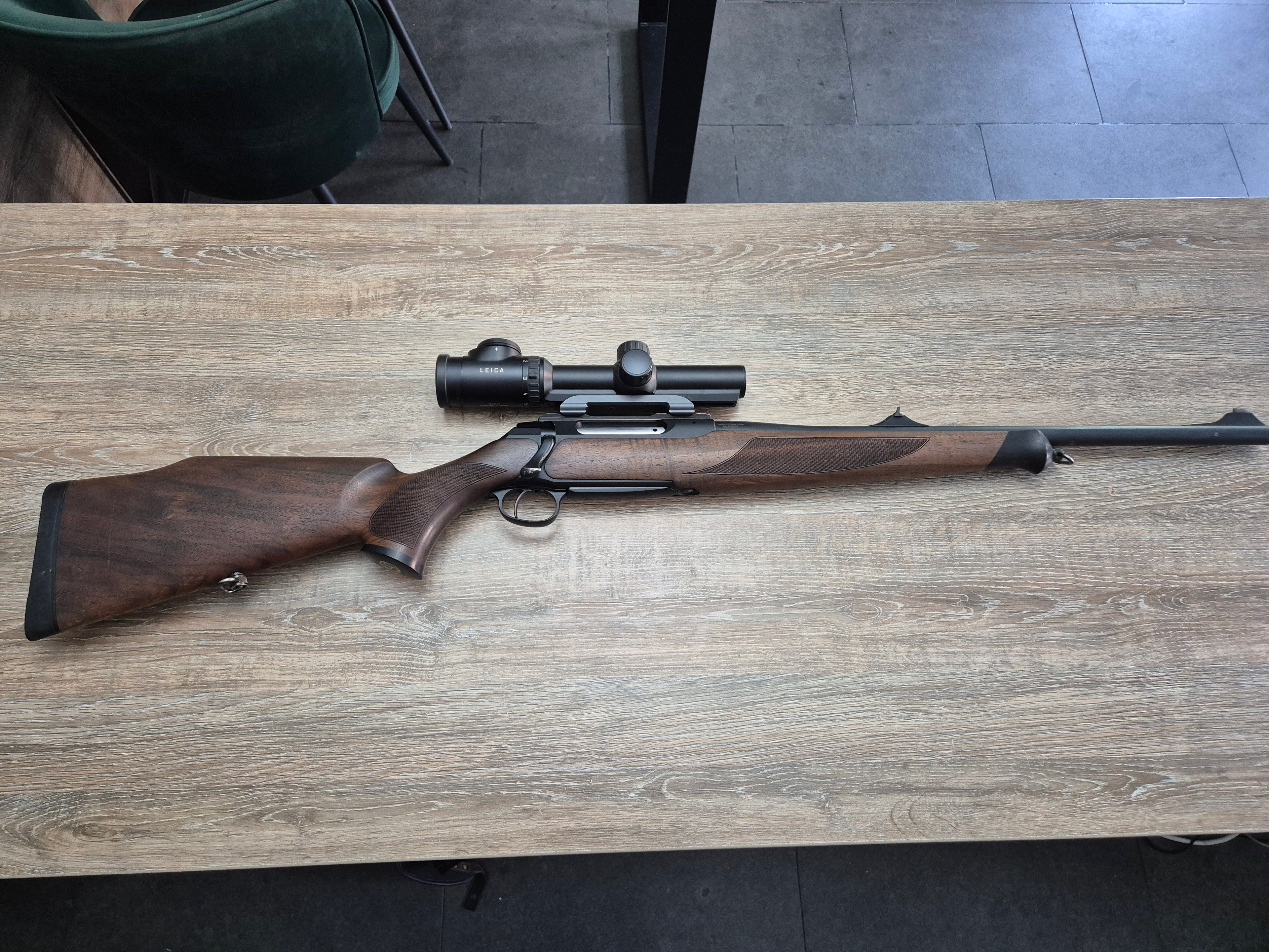 Carabina Sauer 202, cal 9.3x62, 51.5cm, luneta Leica Magnus 1-6.3x24