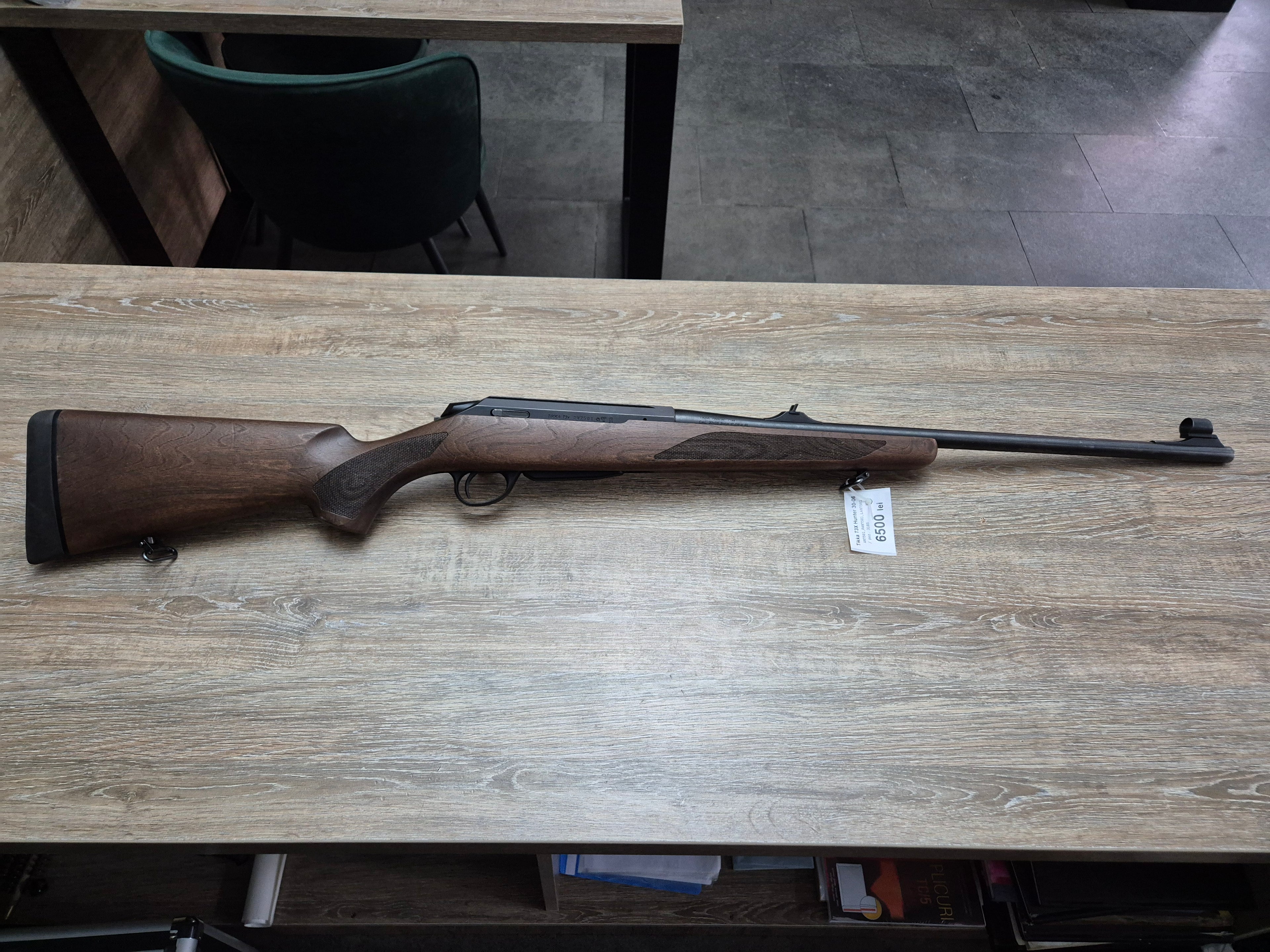 Carabina stangaci Tikka T3x Hunter, cal 30-06, 57cm, pat lemn