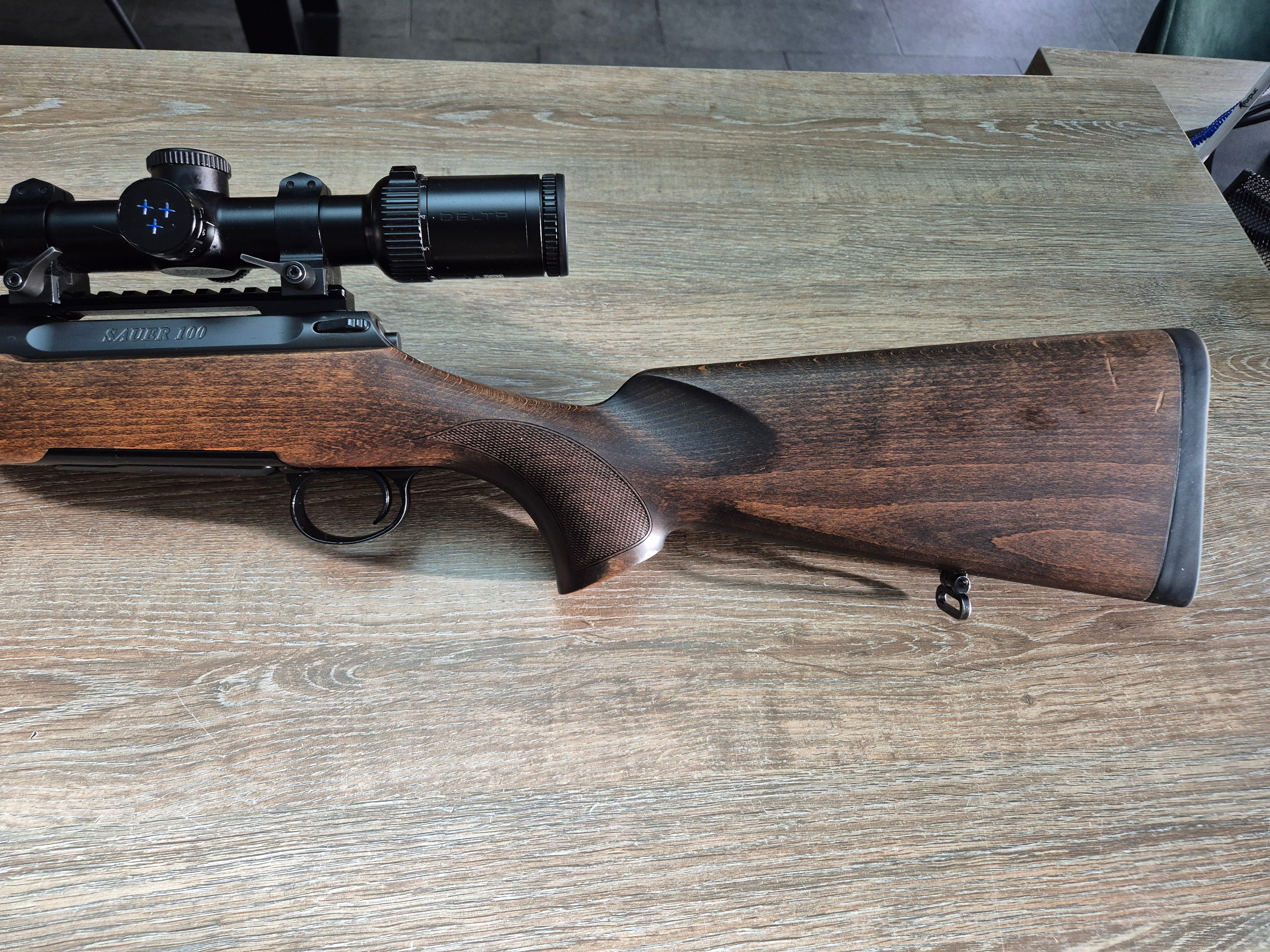Carabina Sauer 100, cal 300 win mag, pat lemn + Luneta Delta 2.5-10x50