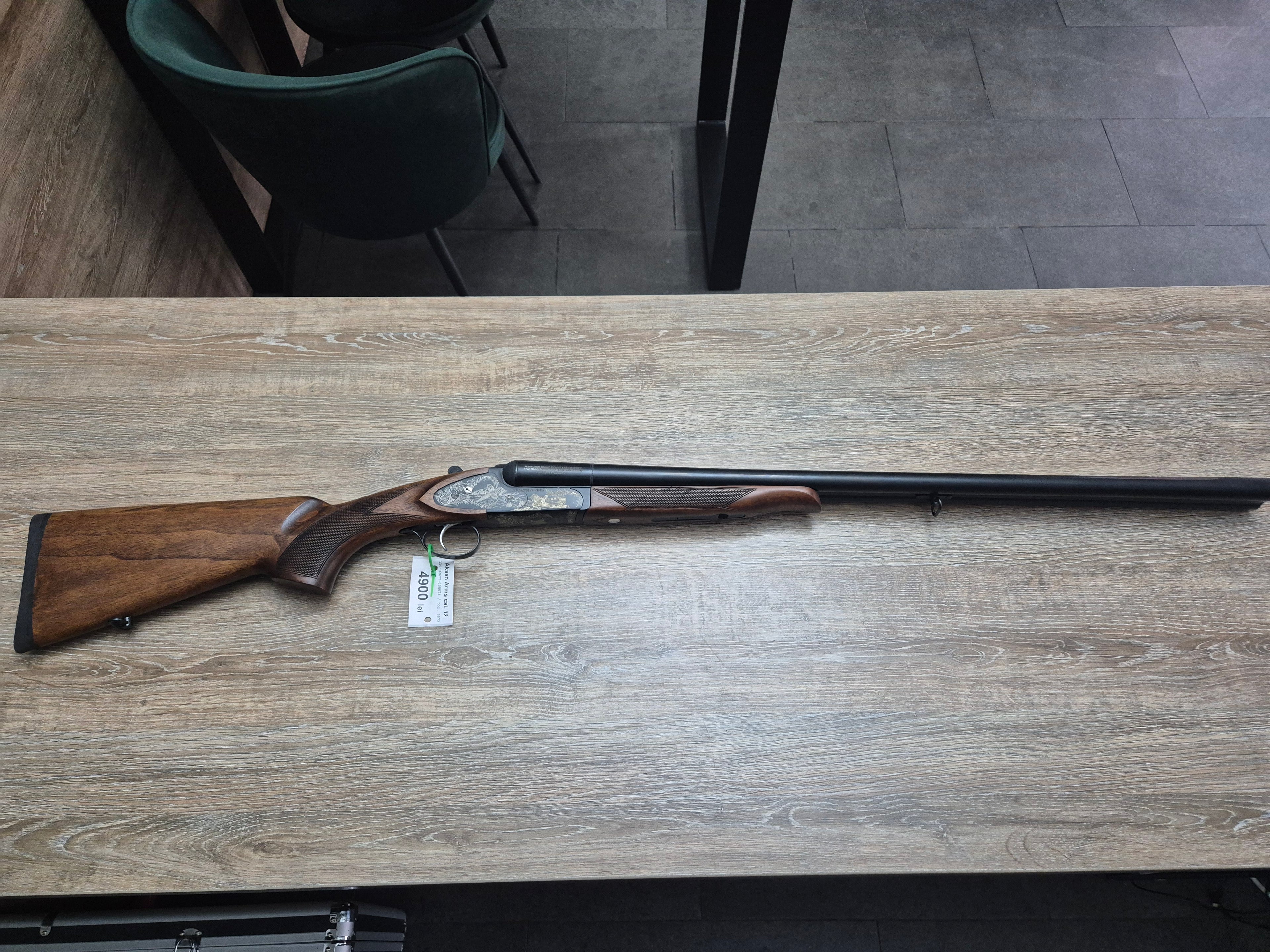 Lisa Aksan Arms, cal 12/76, tevi 72cm, pat lemn, gravuri