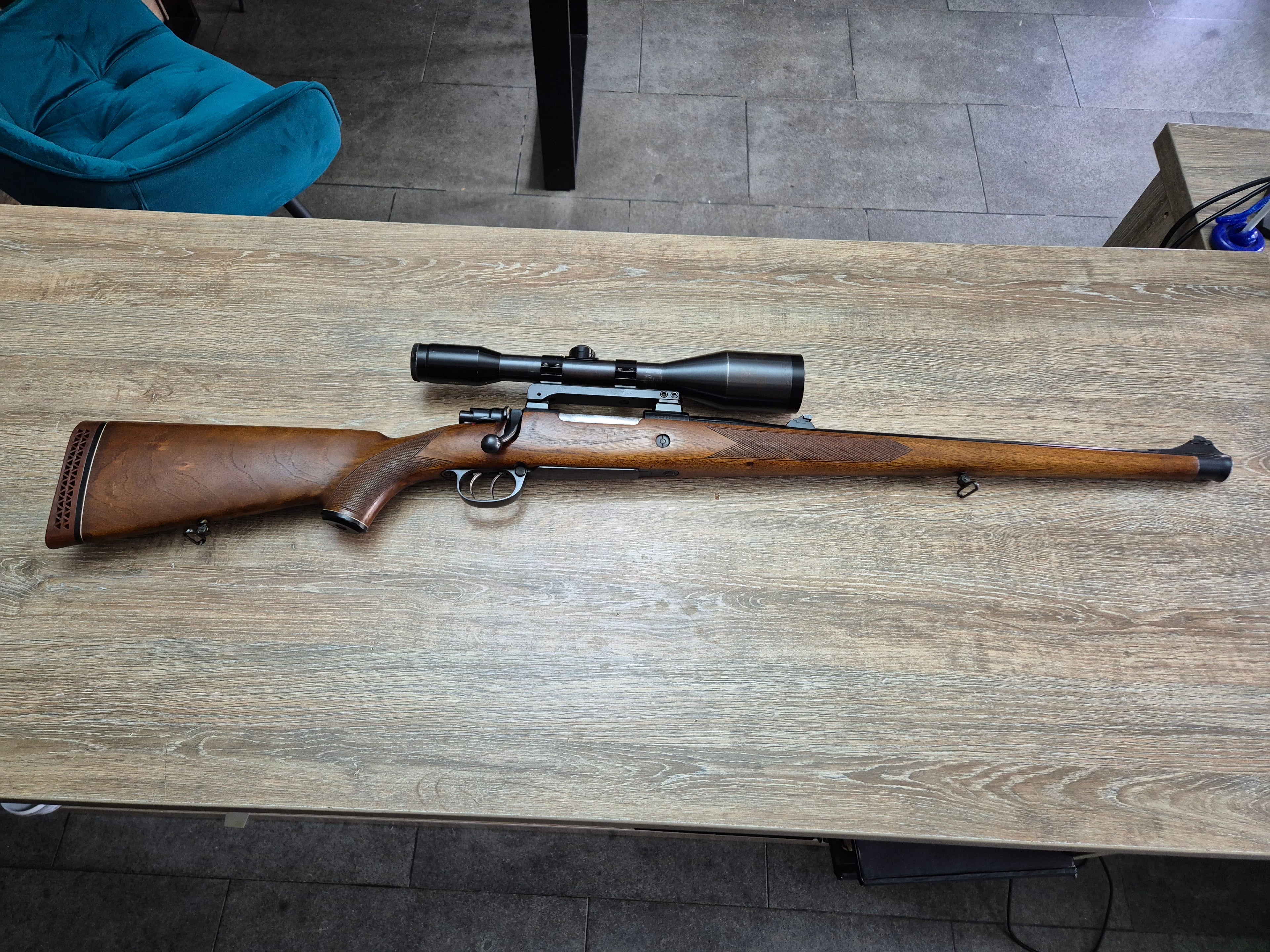 Carabina Zastava, cal 300 win mag, 51cm, pat lemn Stutzen, luneta
