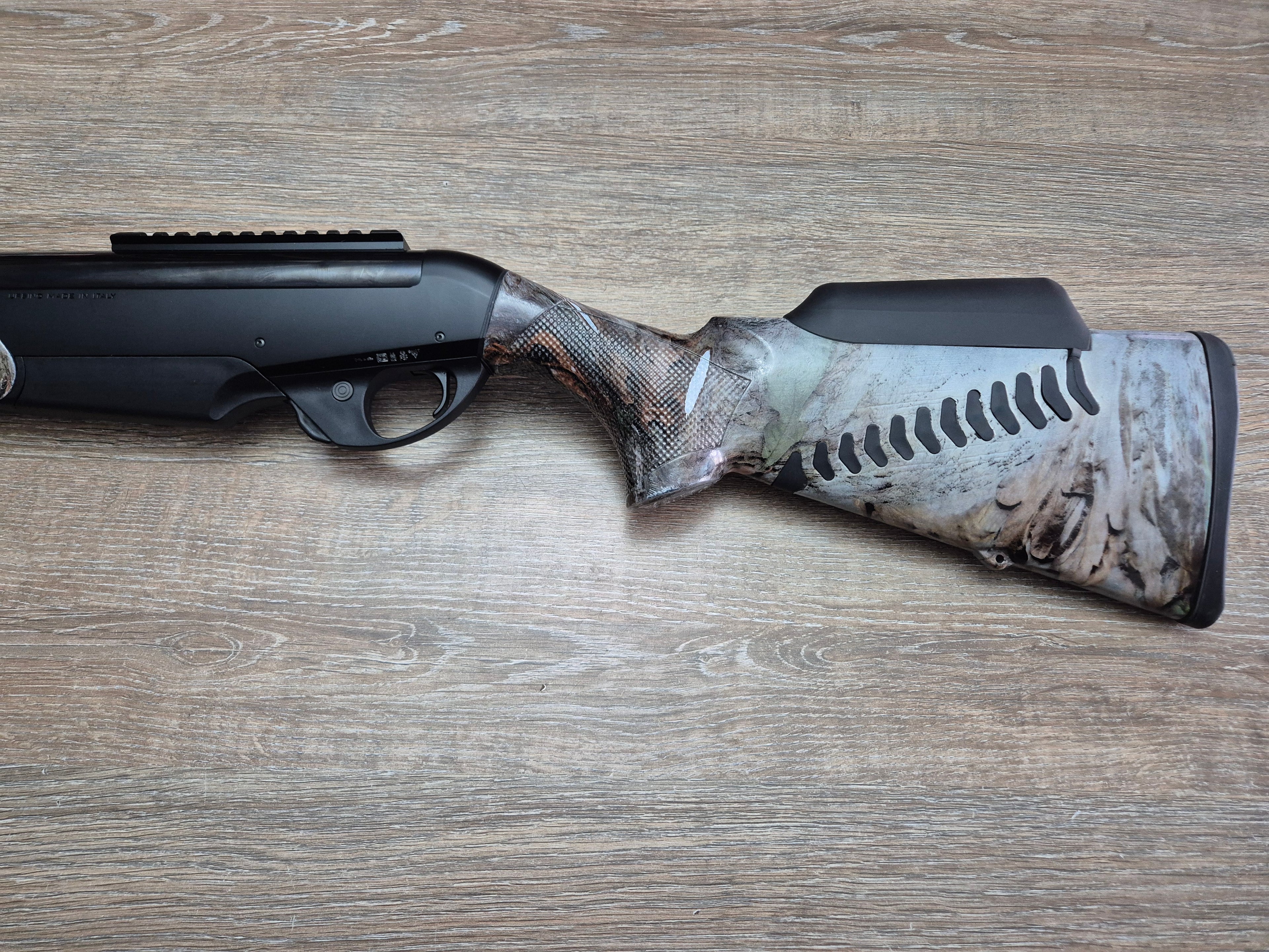 Carabina semiaut Benelli Argo, cal 9,3x62, 56cm, pat sintetic camo