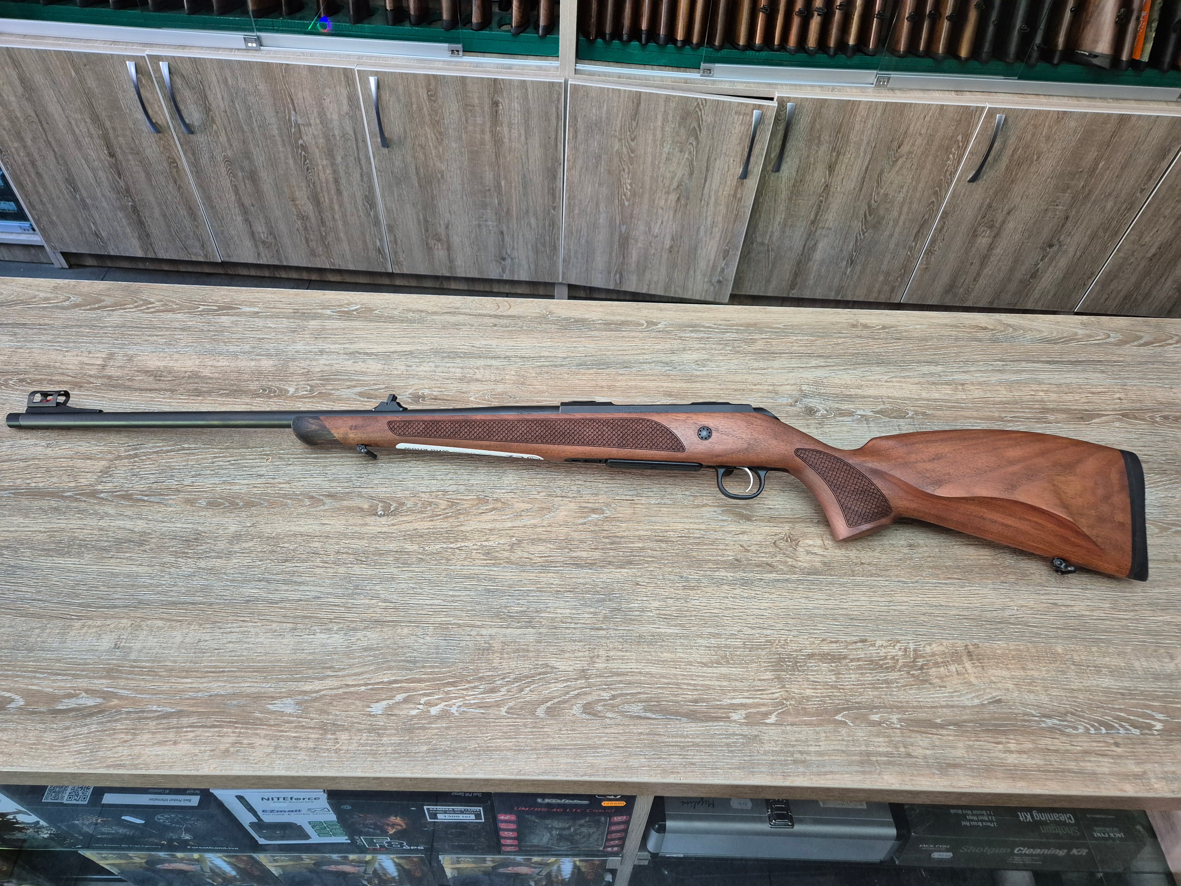 Carabina CZ 600 Lux, cal 300 win mag, 61cm, pat lemn