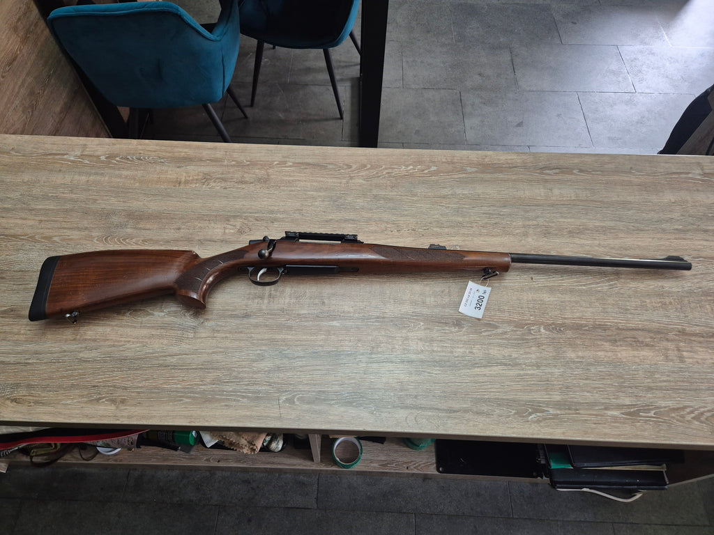 Carabina CZ 550, cal 30-06, teava 60cm, cătări, pat lemn