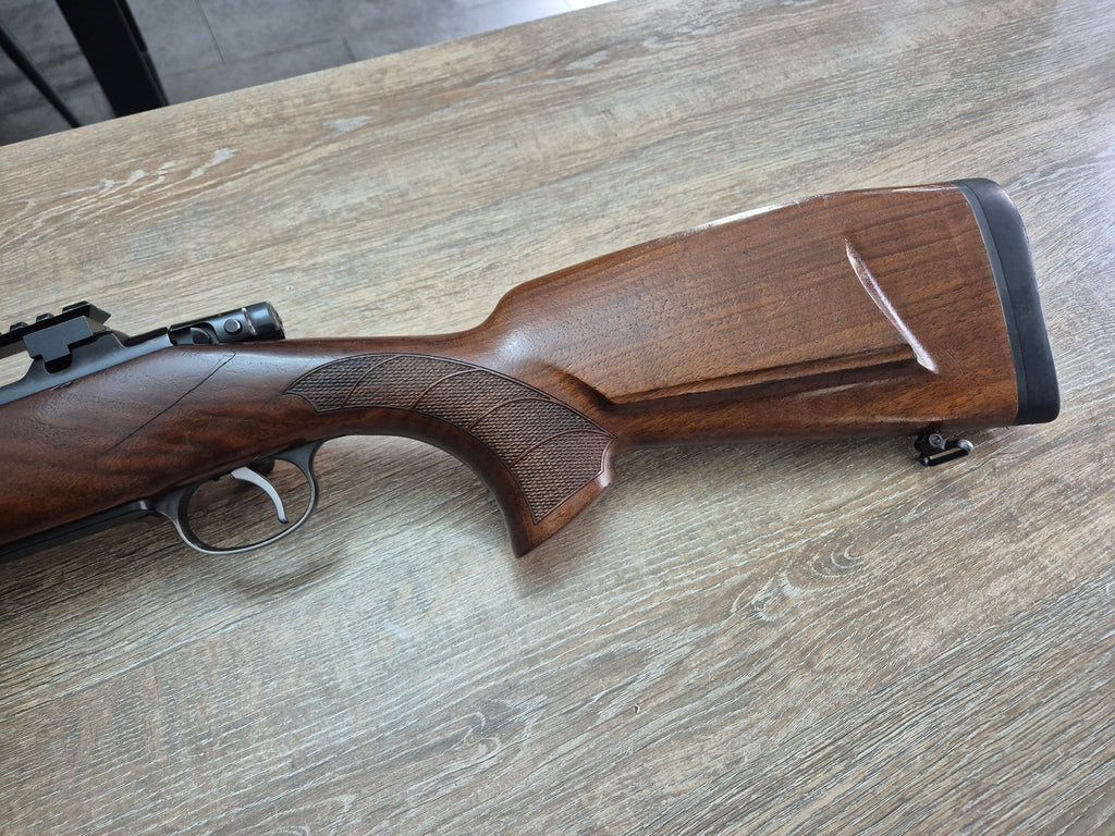 Carabina CZ 550, cal 30-06, teava 60cm, cătări, pat lemn