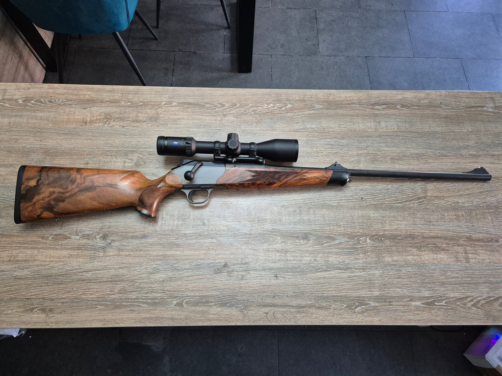 Carabina Blaser R8, cal 300 win mag, 65cm, pat lemn, luneta Zeiss V6 2-12x50