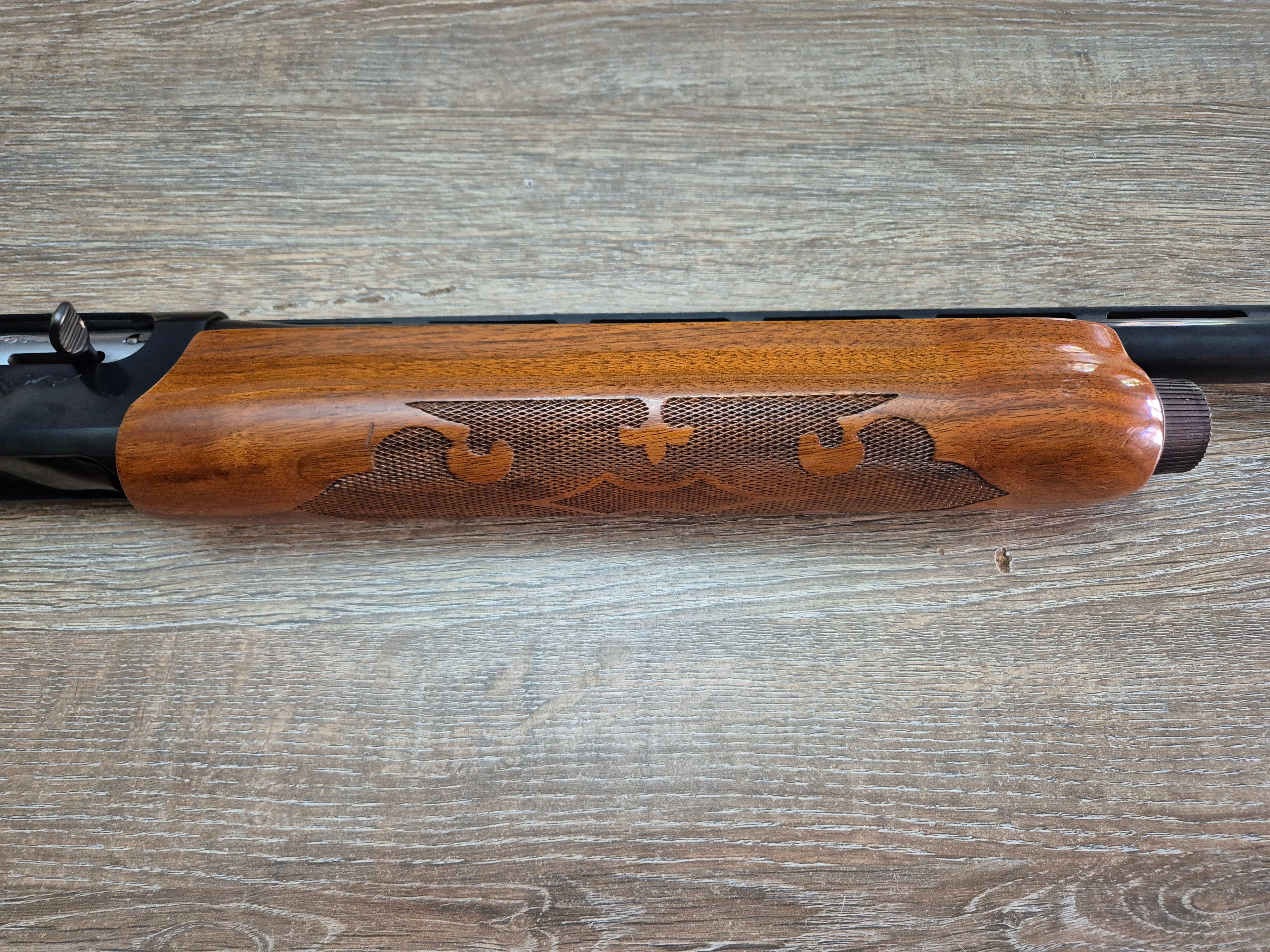 Lisa semiautomata Remington 1100, cal 12, teava 70cm, pat lemn