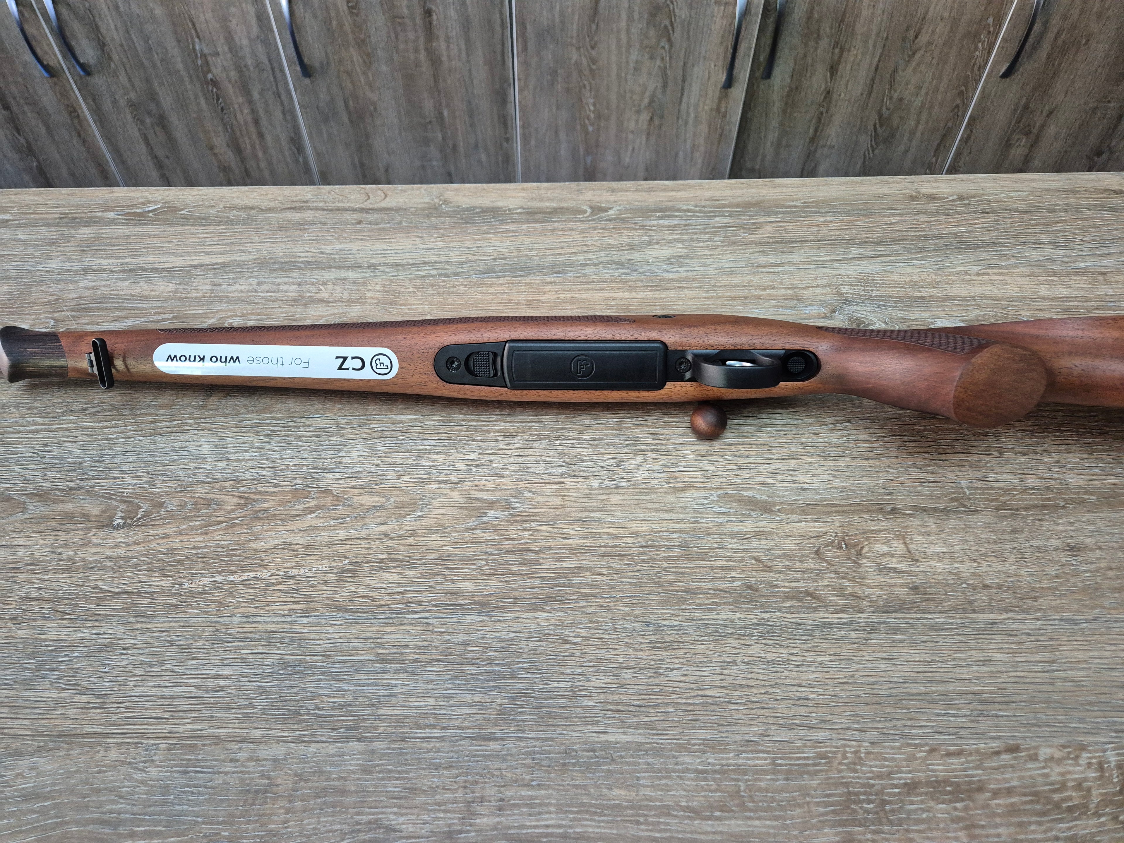 Carabina CZ 600 Lux, cal 300 win mag, 61cm, pat lemn