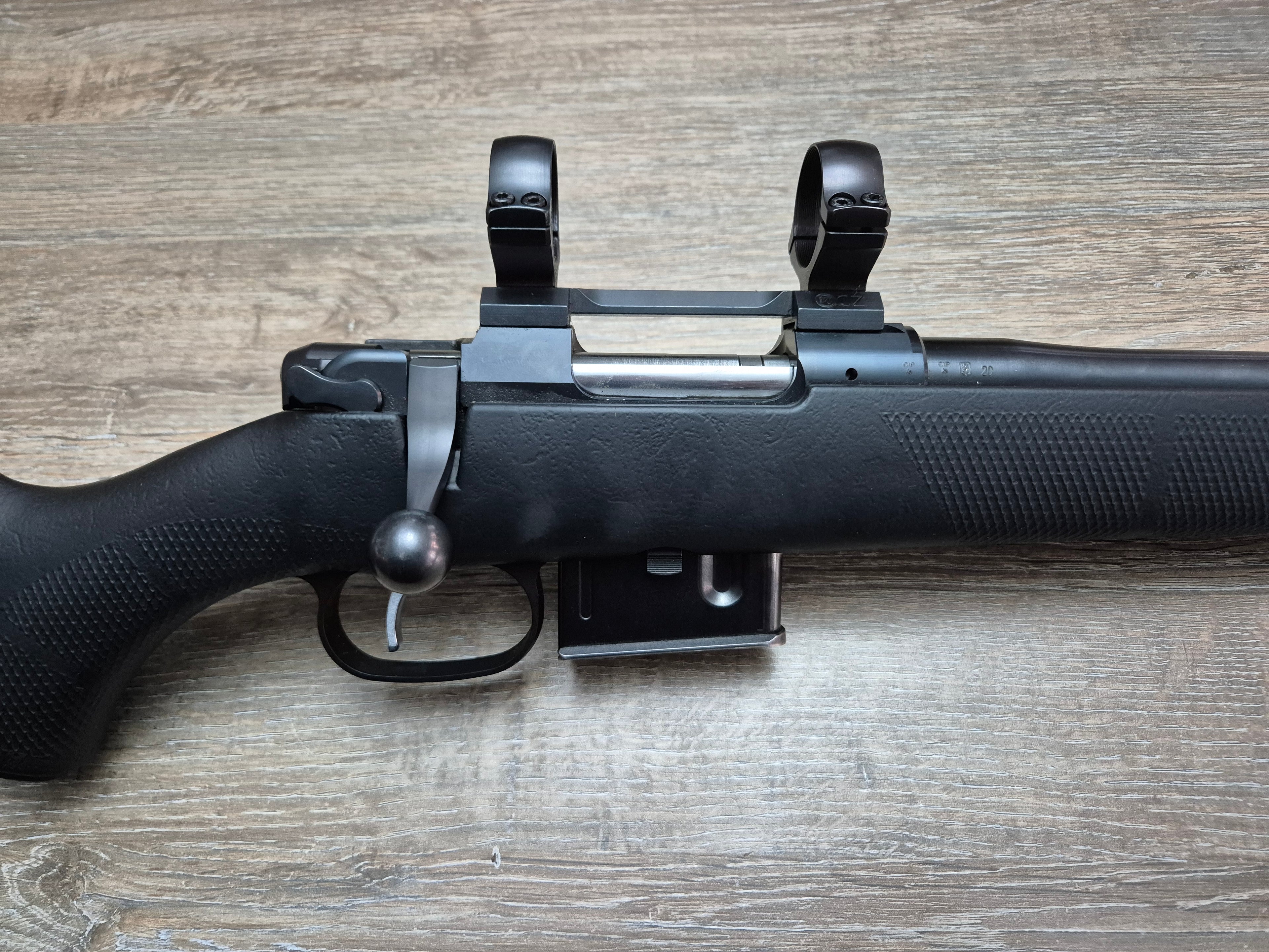 Carabina CZ 527, cal 223 rem, 47.5cm, pat sintetic, montura