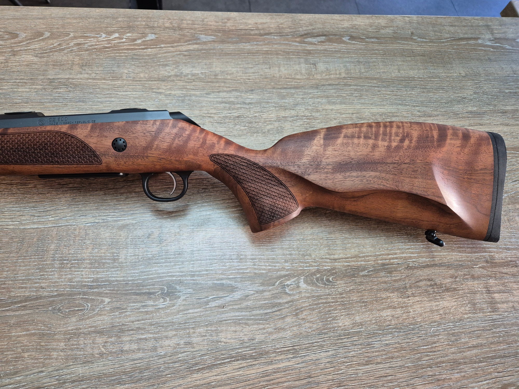 Carabina CZ 600 Lux, cal 308 win, 51cm, pat lemn, cătări