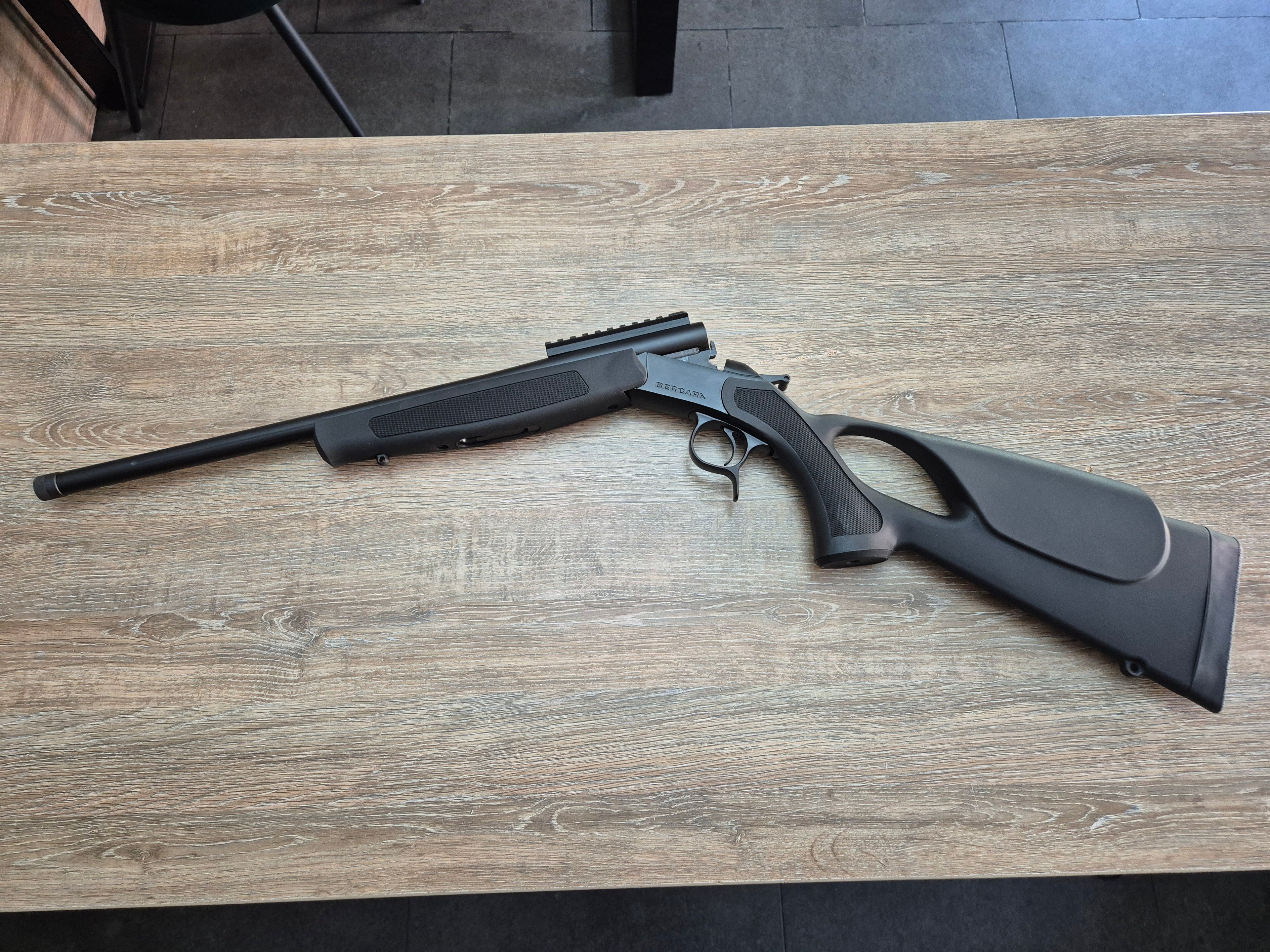 Carabina basculanta Bergara BA13 Thumbhole, cal 243, teava fluted 51cm