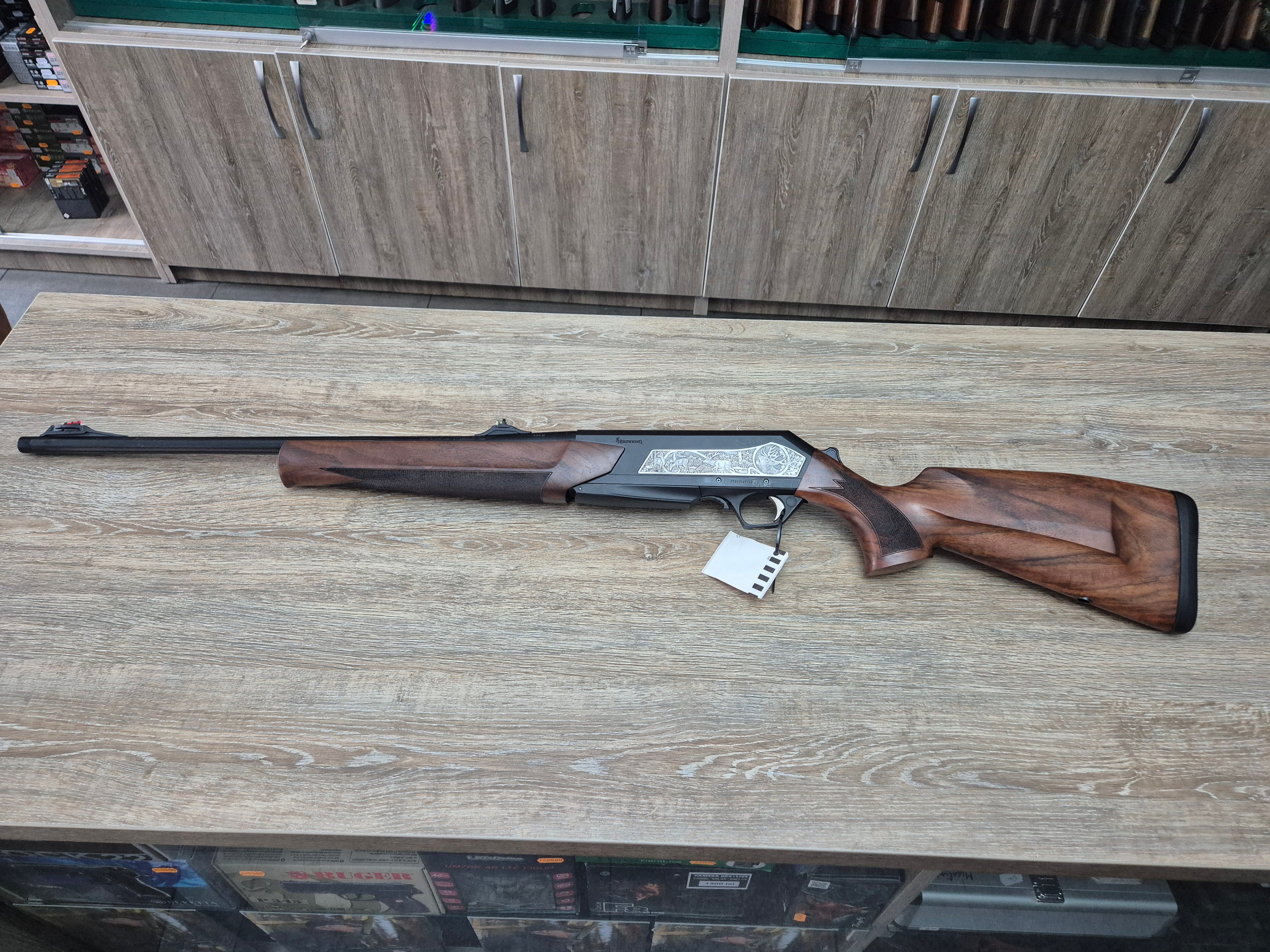 Carabina Browning MARAL, cal 30-06, inchidere liniara, teava fluted 56cm, pat lemn