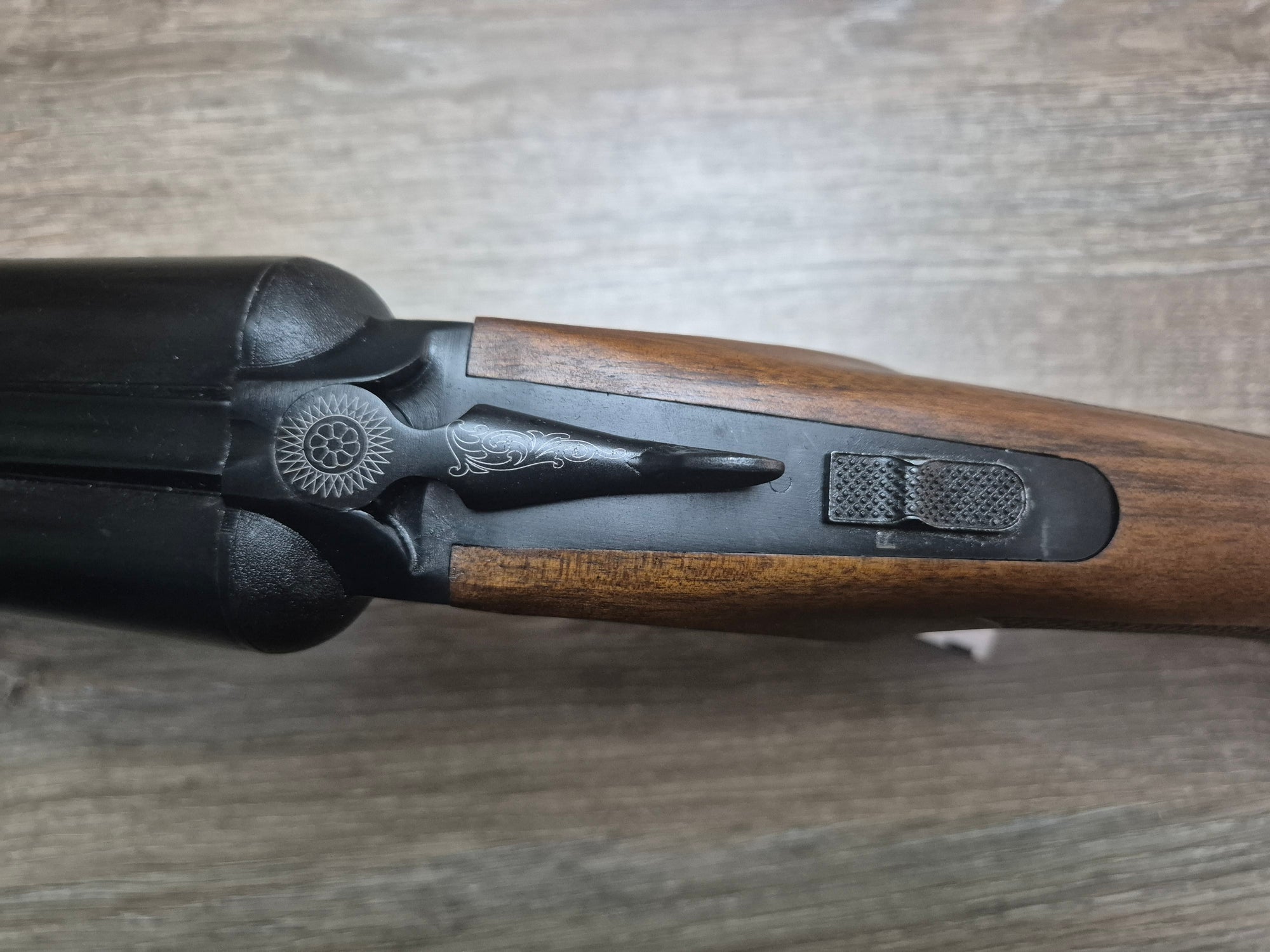 Lisa Aksan Arms, cal 12/76, tevi 72cm, pat lemn, black