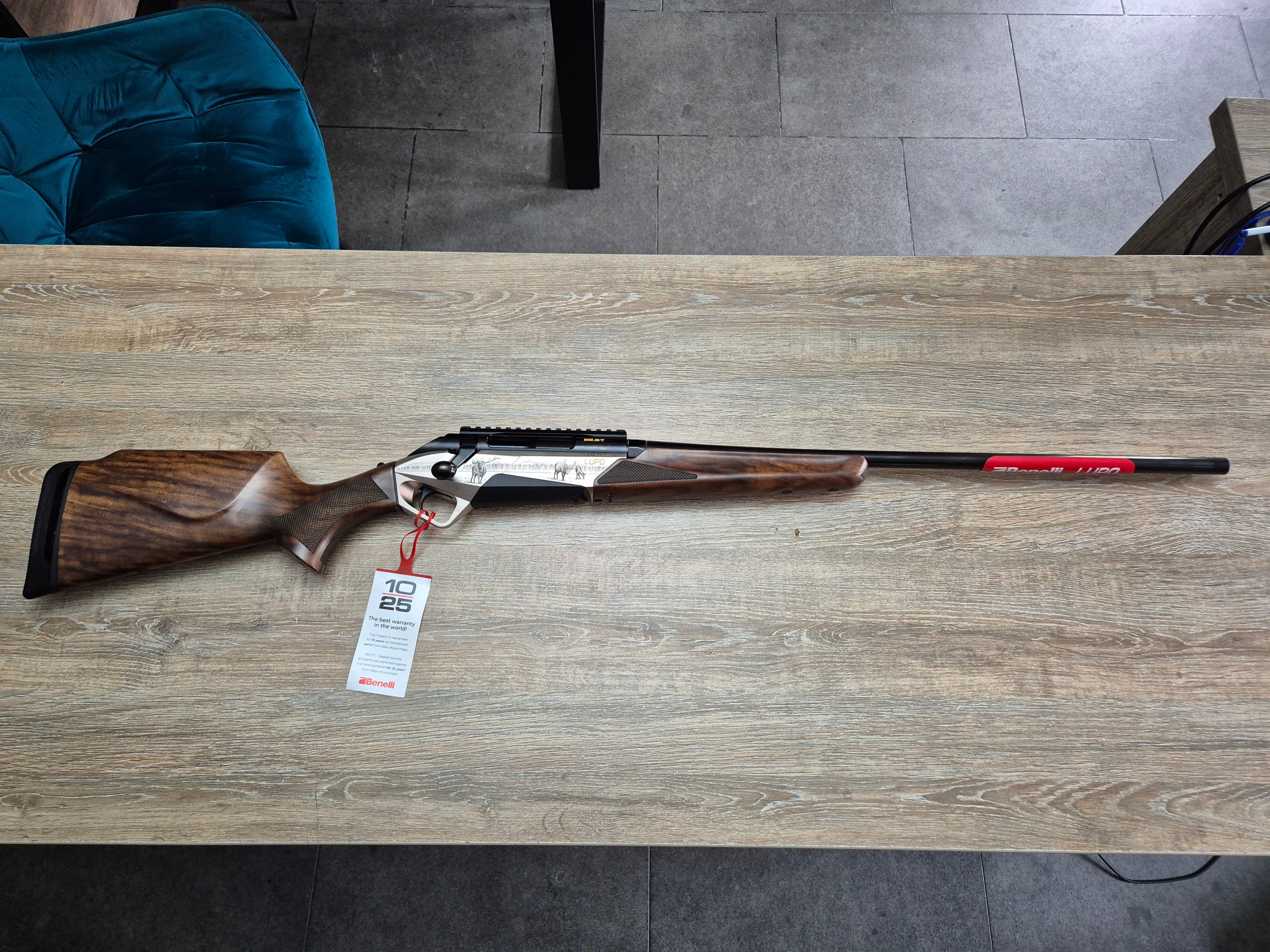 Carabina Benelli Lupo Deluxe cal 300 win mag, 61cm, pat lemn, gravuri