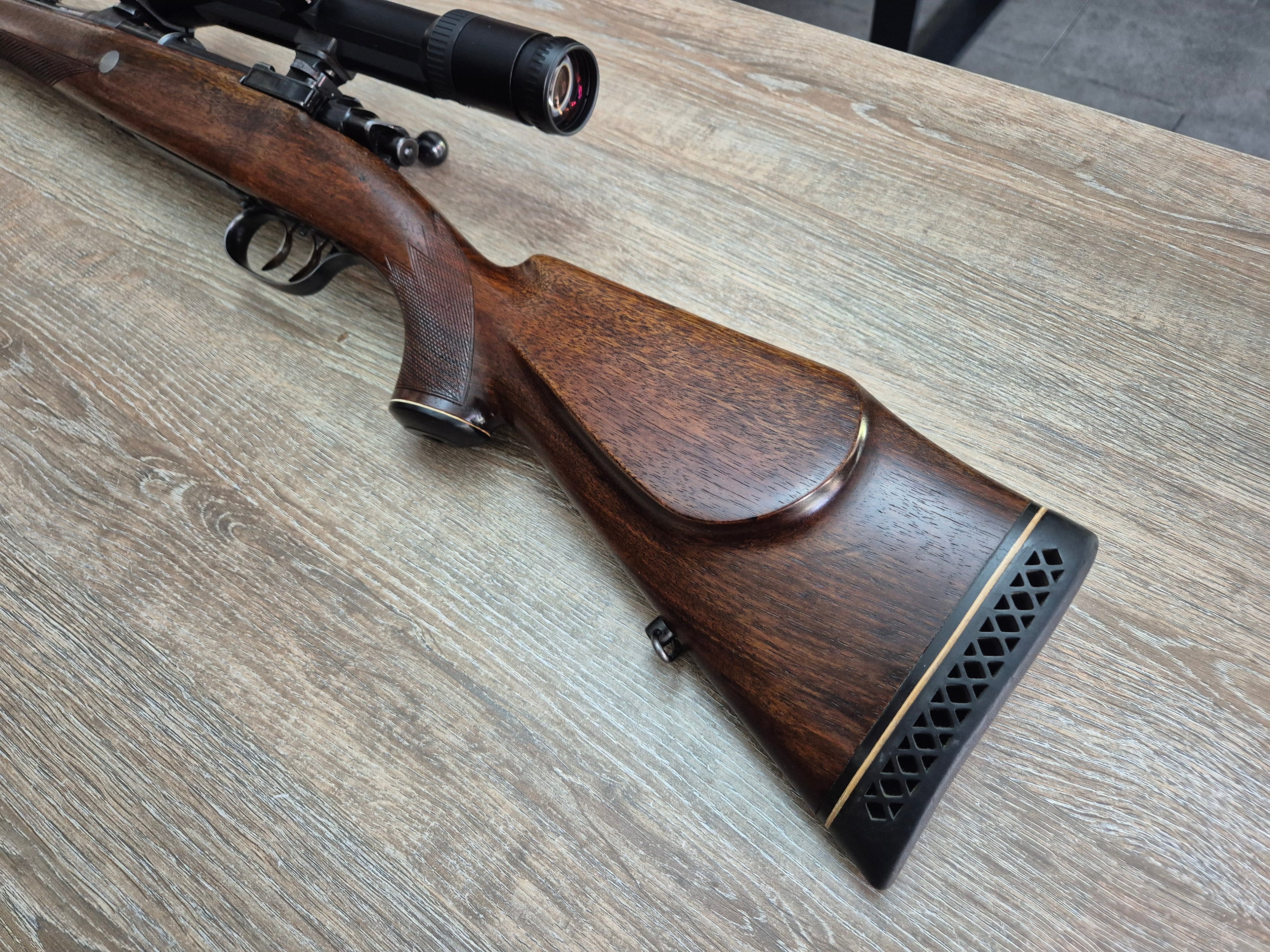Carabina Eduard Kettner, cal 7mm rem mag, 61cm, luneta Zeiss Diavari 2,5-10x50